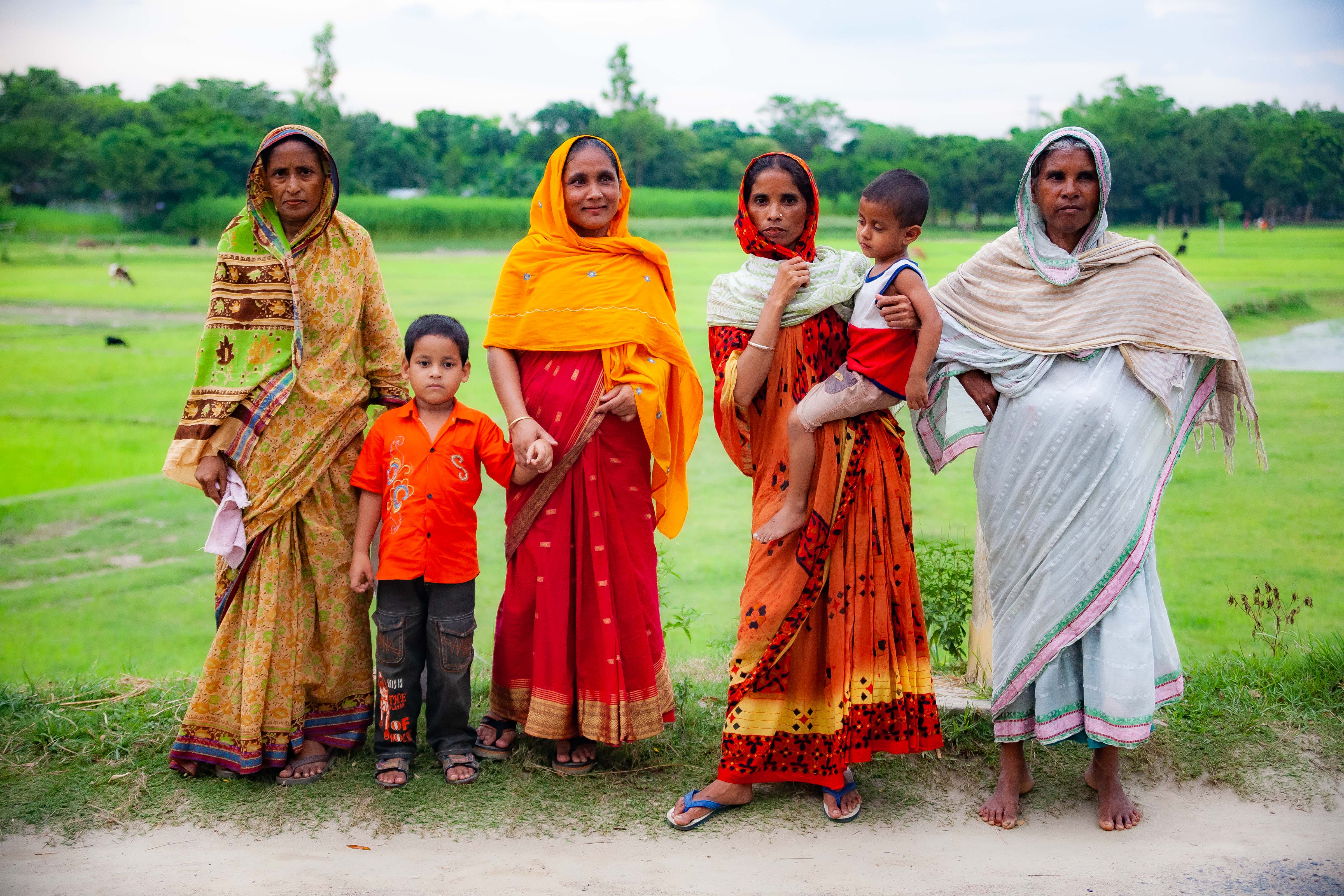 Bangladesh, Brahmanbaria Prov, Women Kids, 2009, IMG 8581