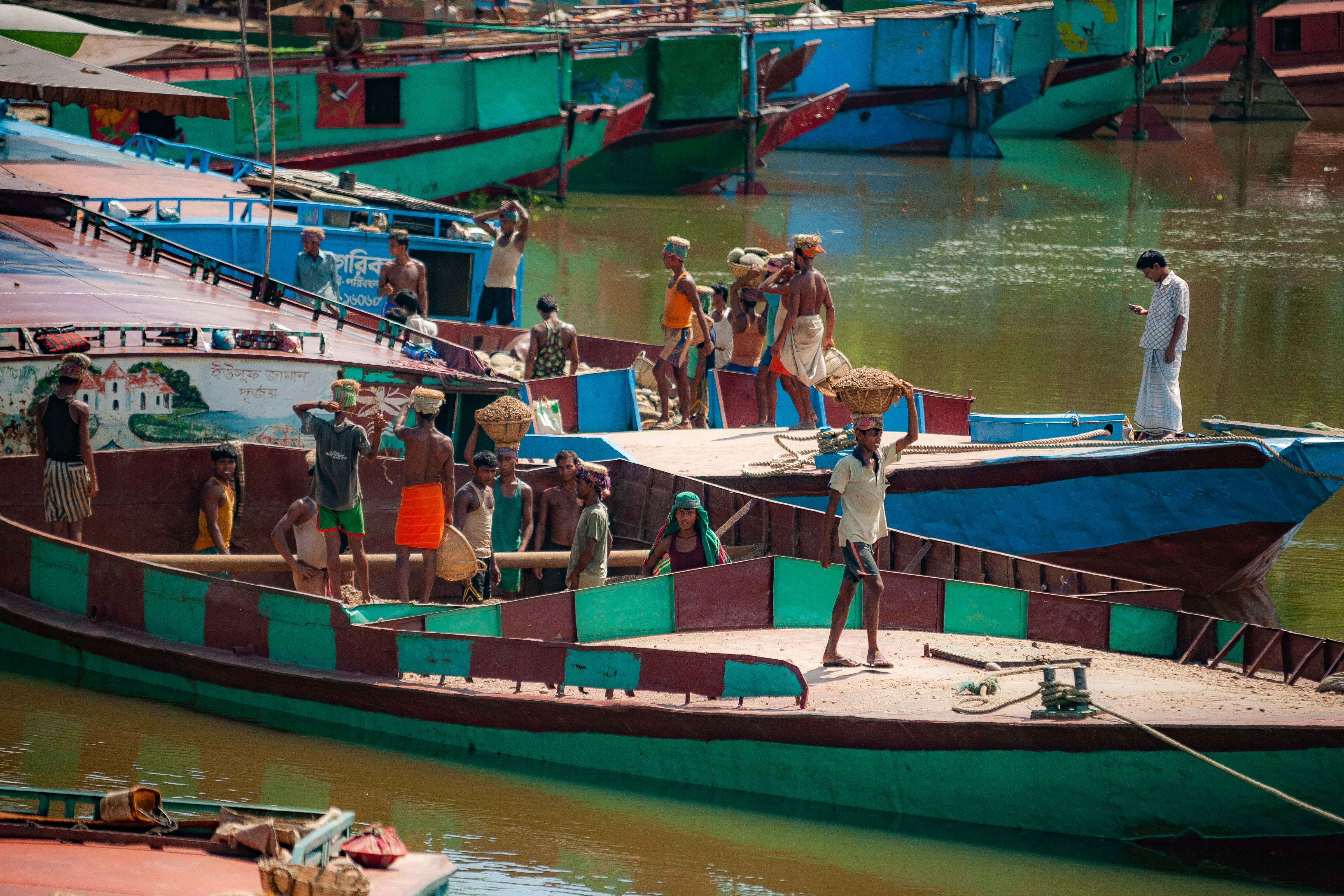 Bangladesh, Kishorenganj Prov, Loading Boat Scene, 2009, IMG 8712