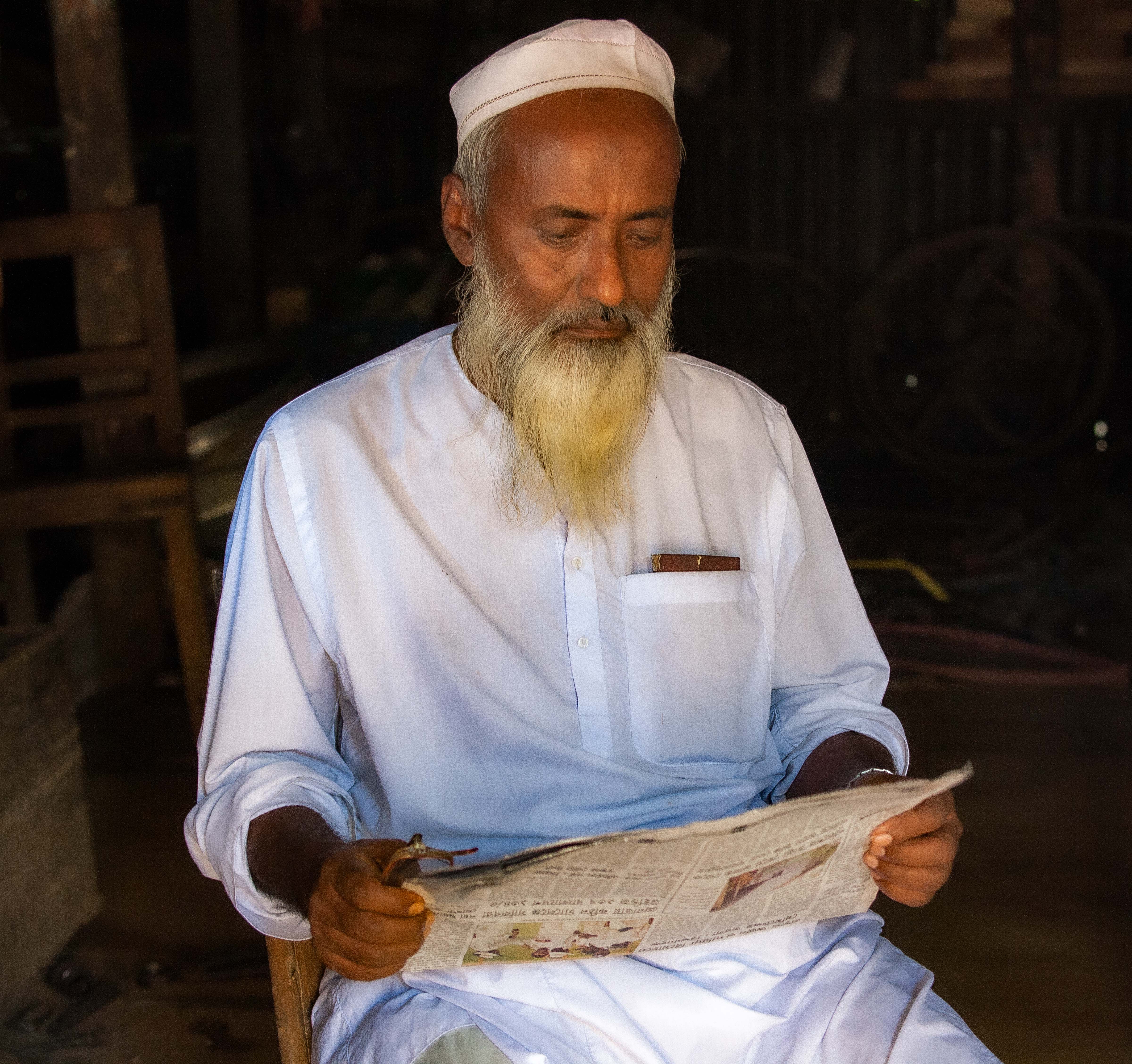 Bangladesh, Netrakona Prov, Reader, 2009, IMG 8764