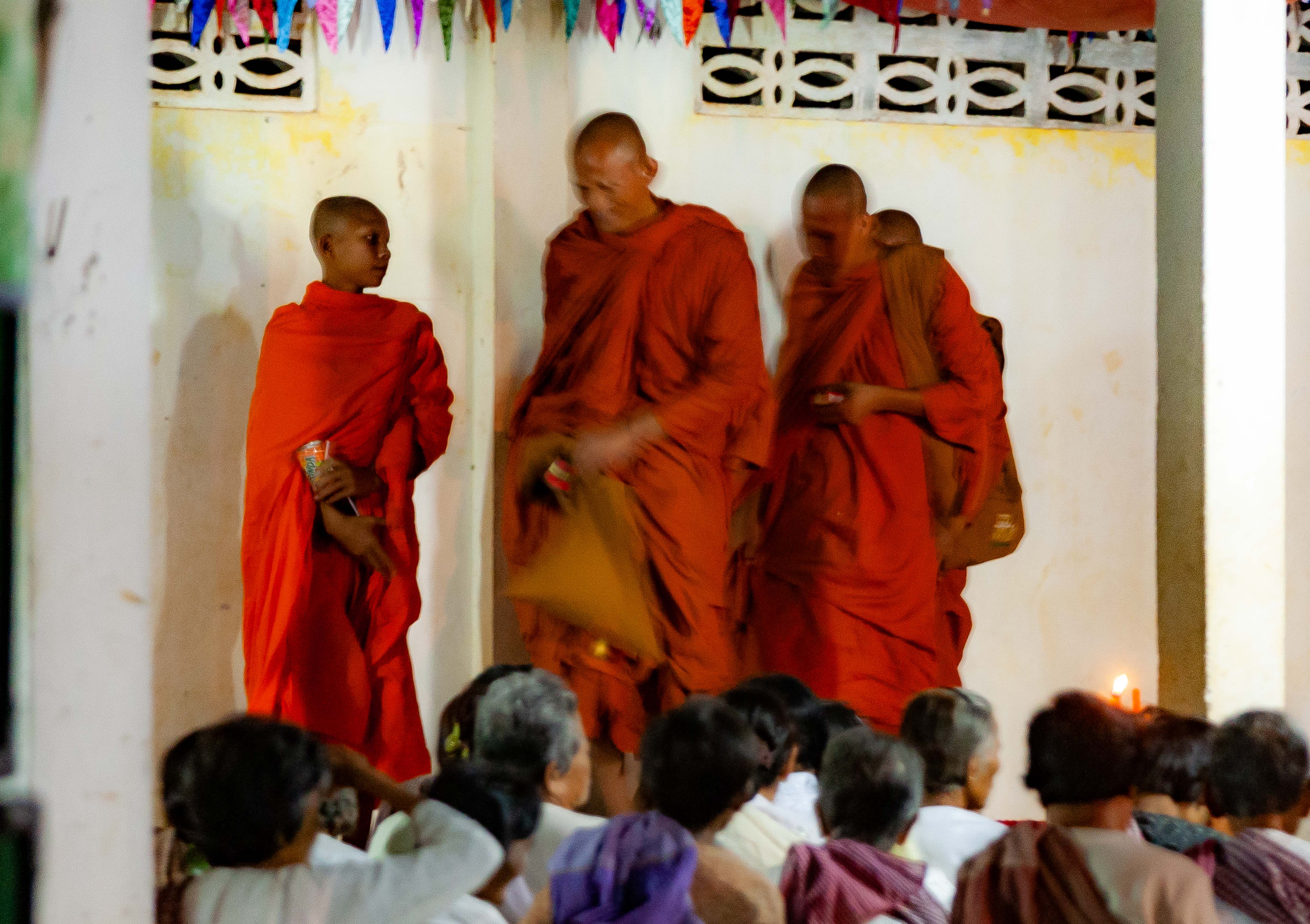 Cambodia, Kampong Spueu Prov, Monks Mirinda, 2010, IMG 4731