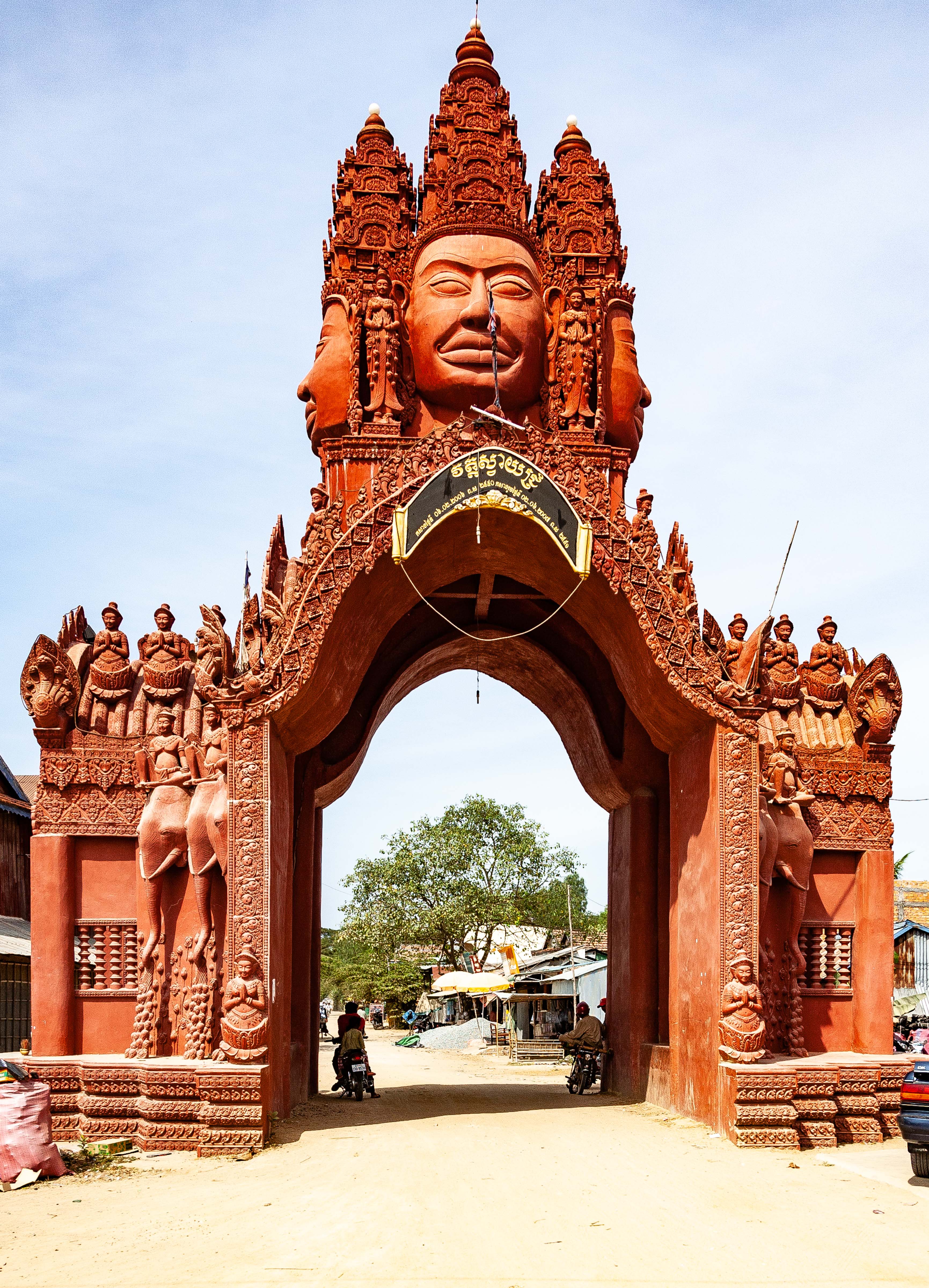 Cambodia, Svaay Rieng Prov, Arch, 2010, IMG 5227