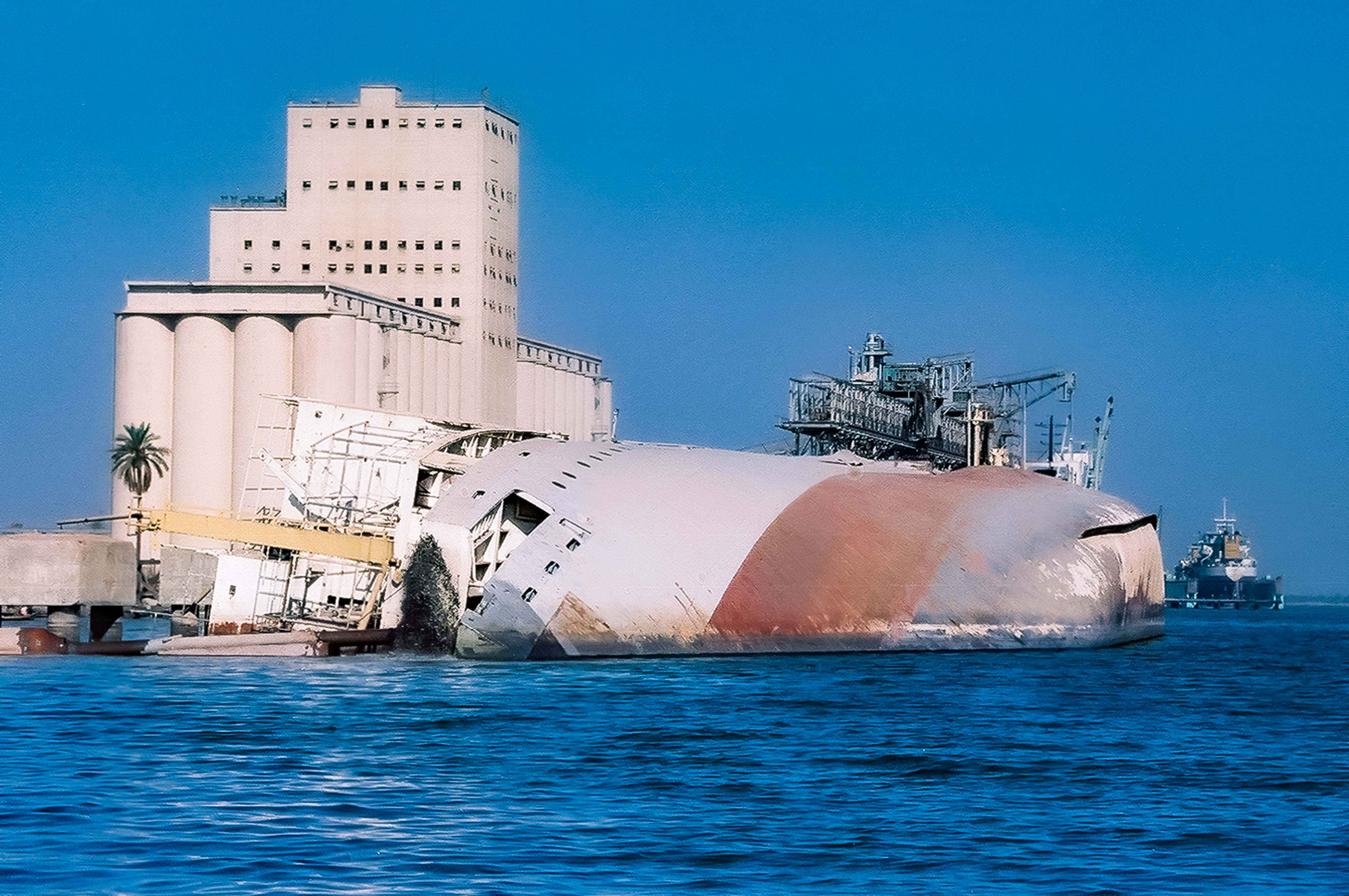 Iraq, Sunken Ship, 2002