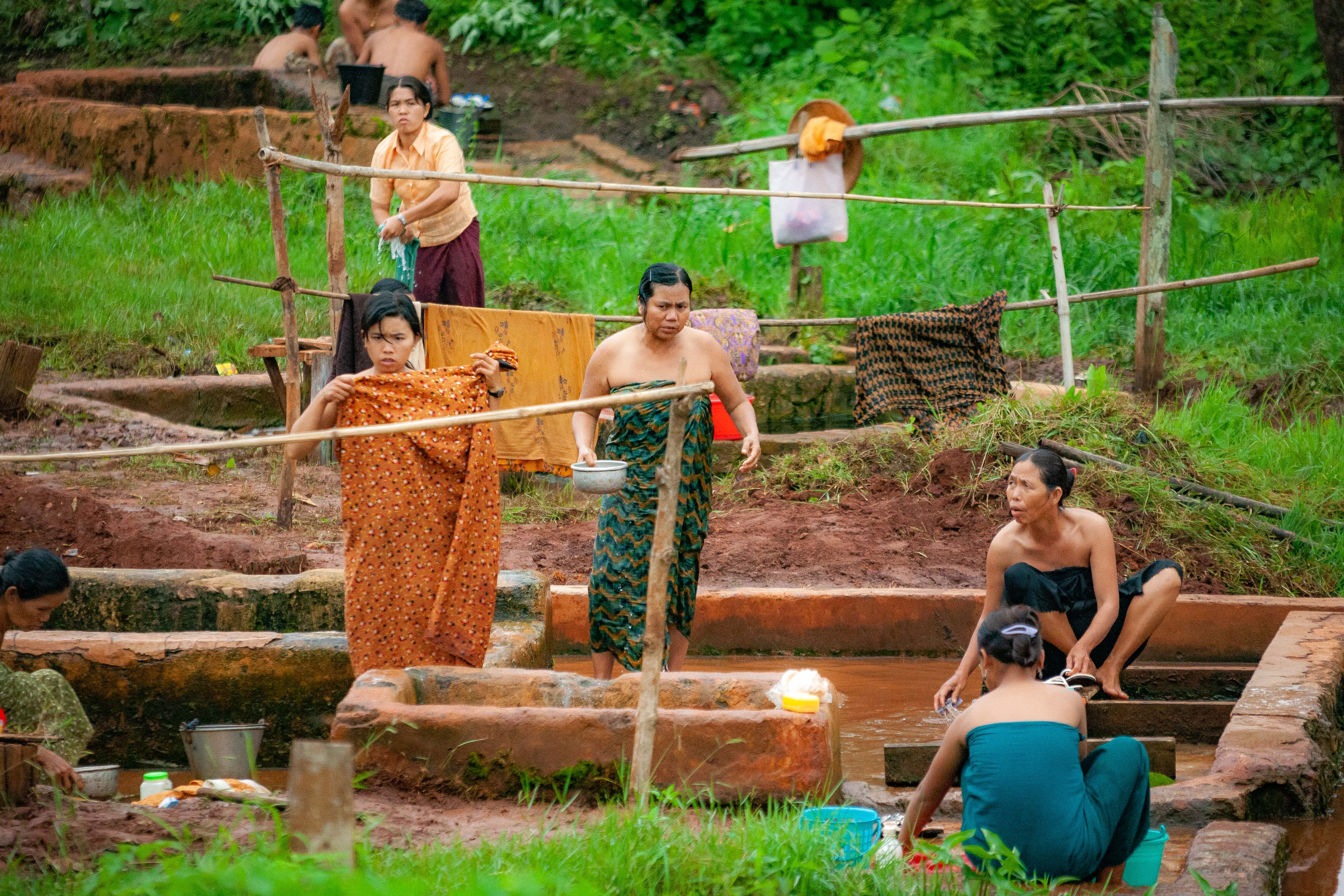 Myanmar, Shan Prov, Details Women Washing, 2009, IMG 4664
