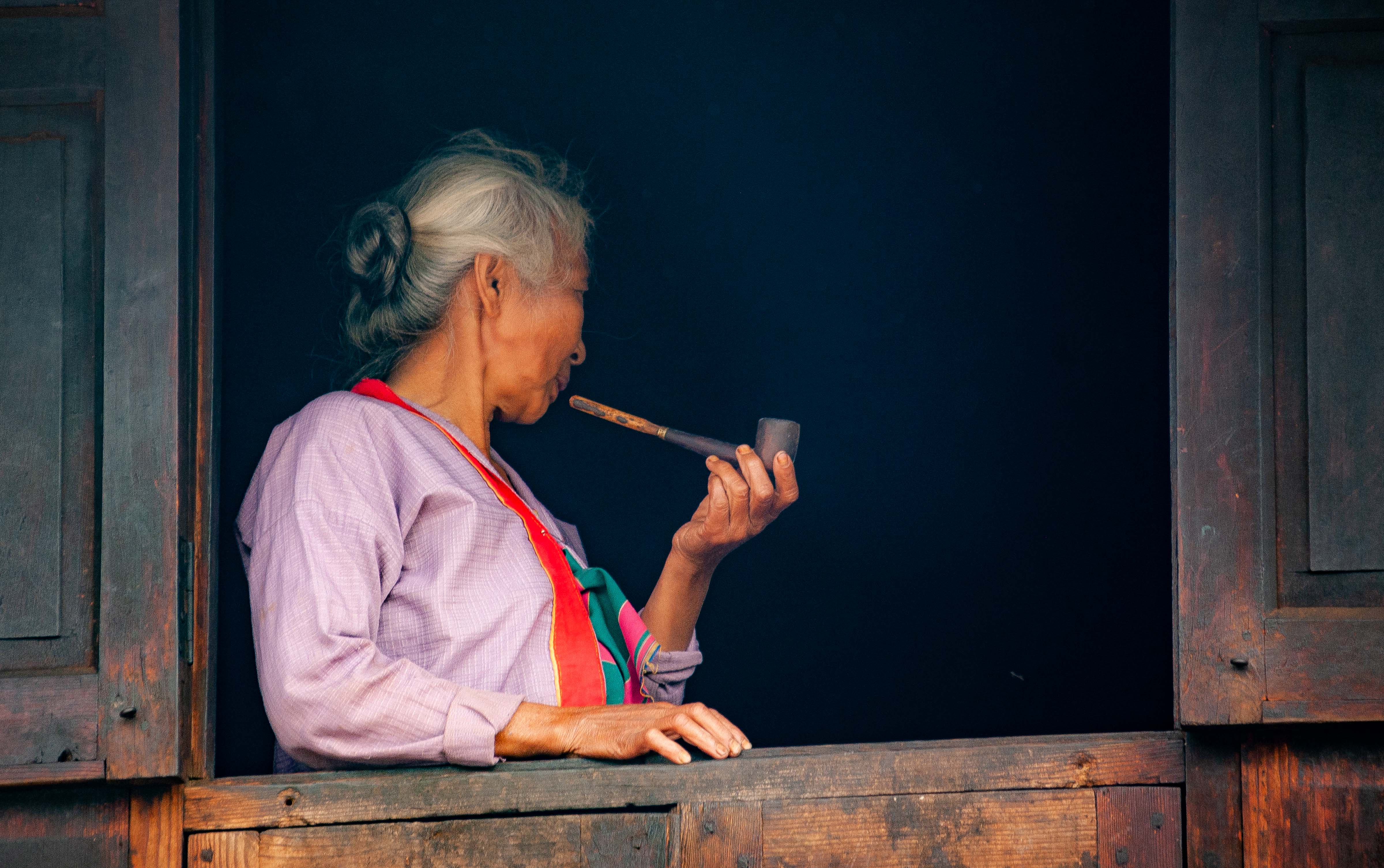 Myanmar, Shan Prov, Old Woman Pipe, 2009, IMG 4371