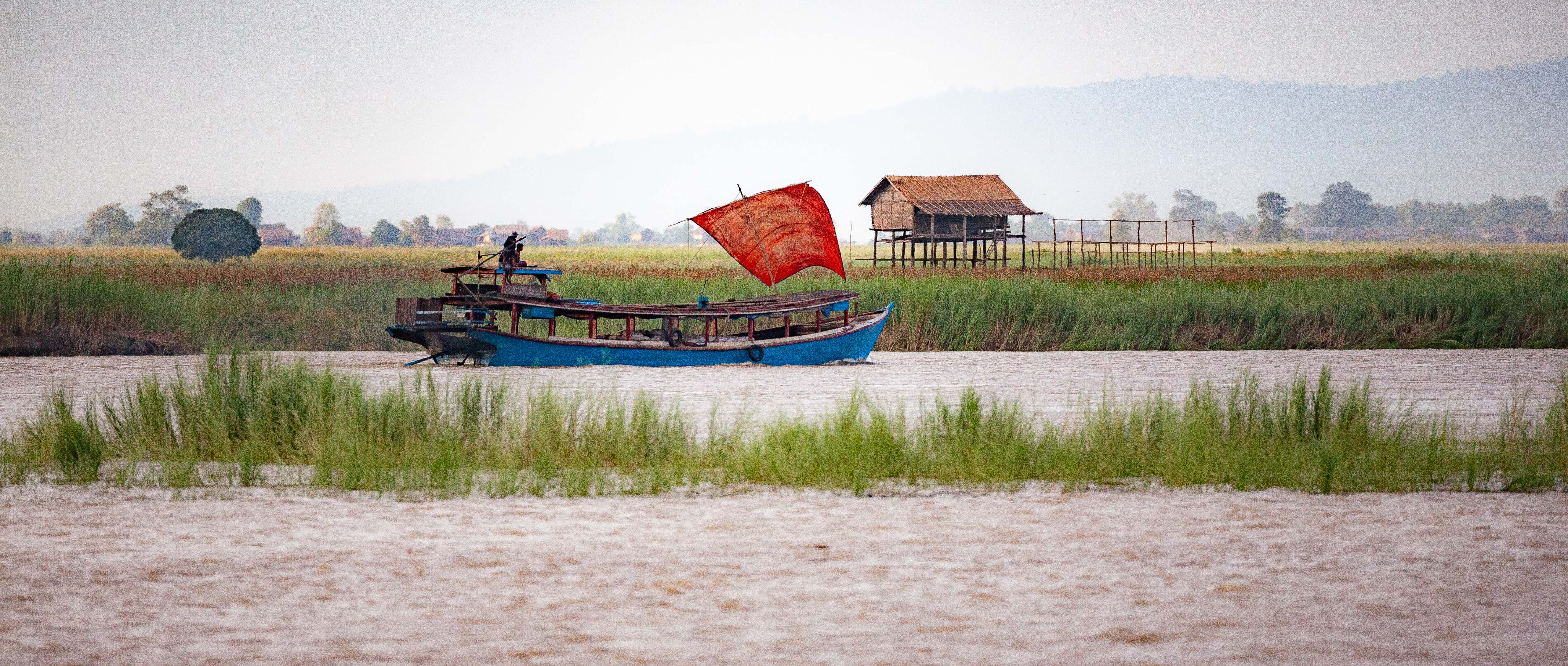 Myanmar, Unknown Prov, Boat Scene, 2009, IMG 3970