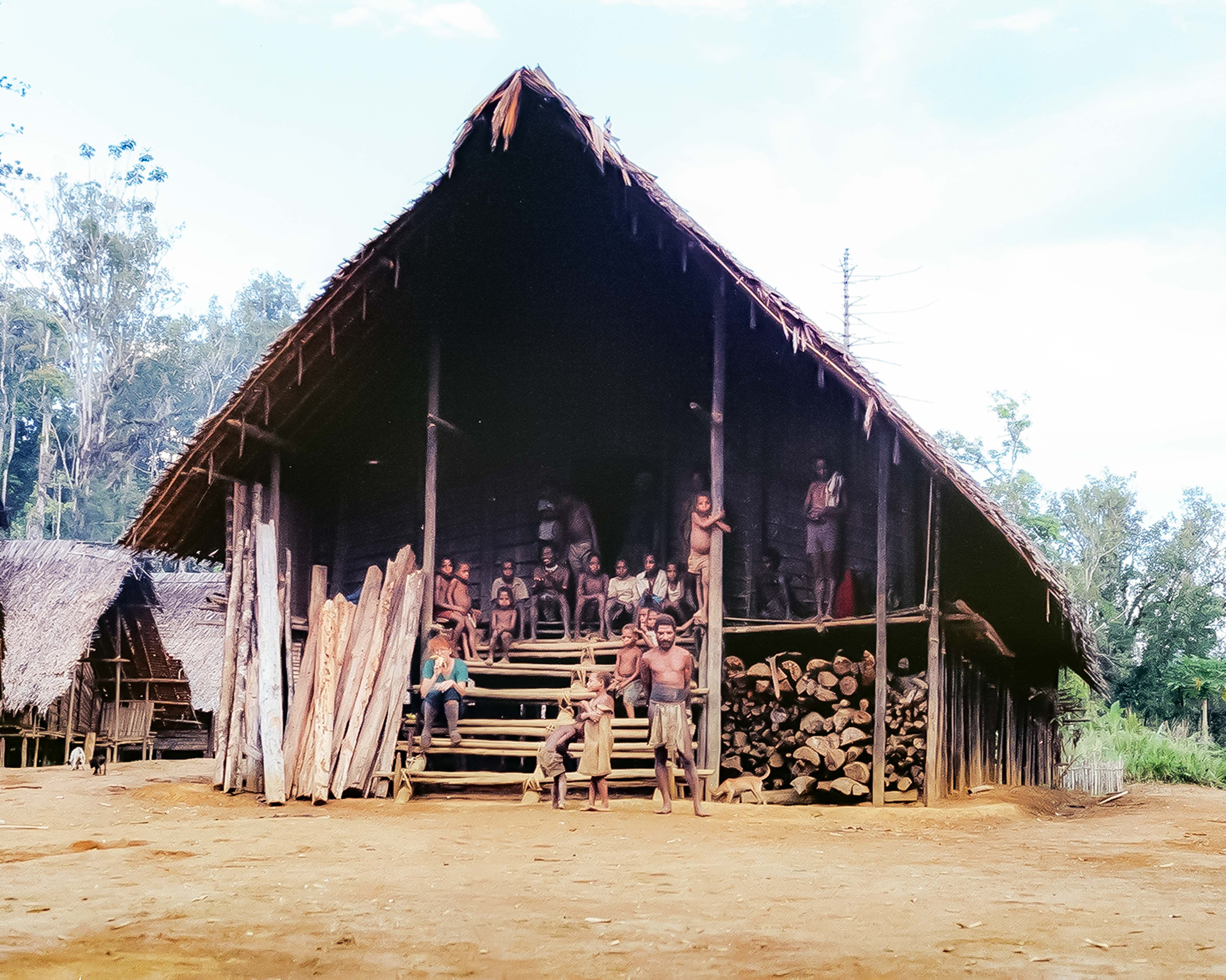 Papua New Guinea, Long Haus, 1983