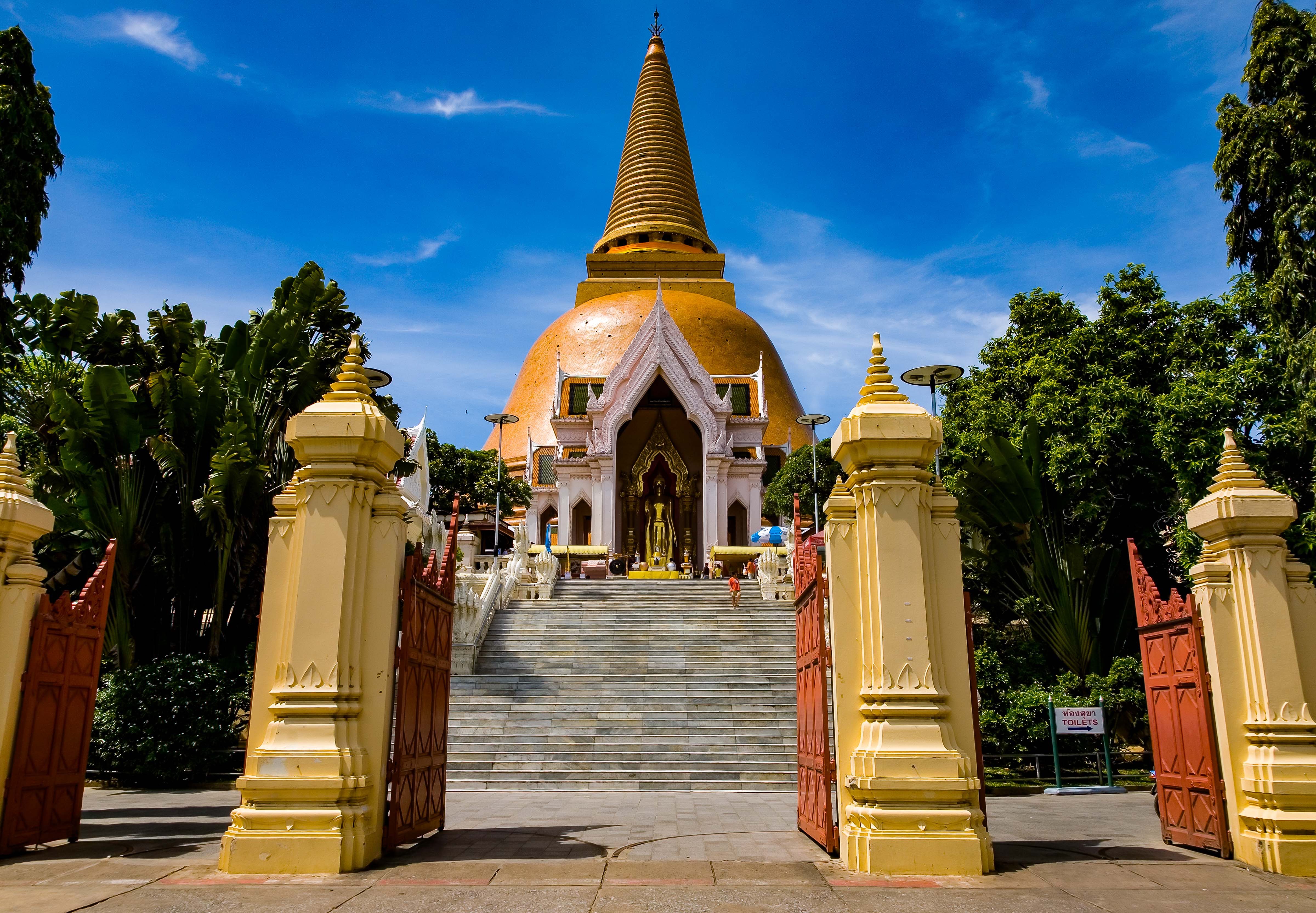 Thailand, Nakhon Pathom Province, Temple, 2008, IMG_3016