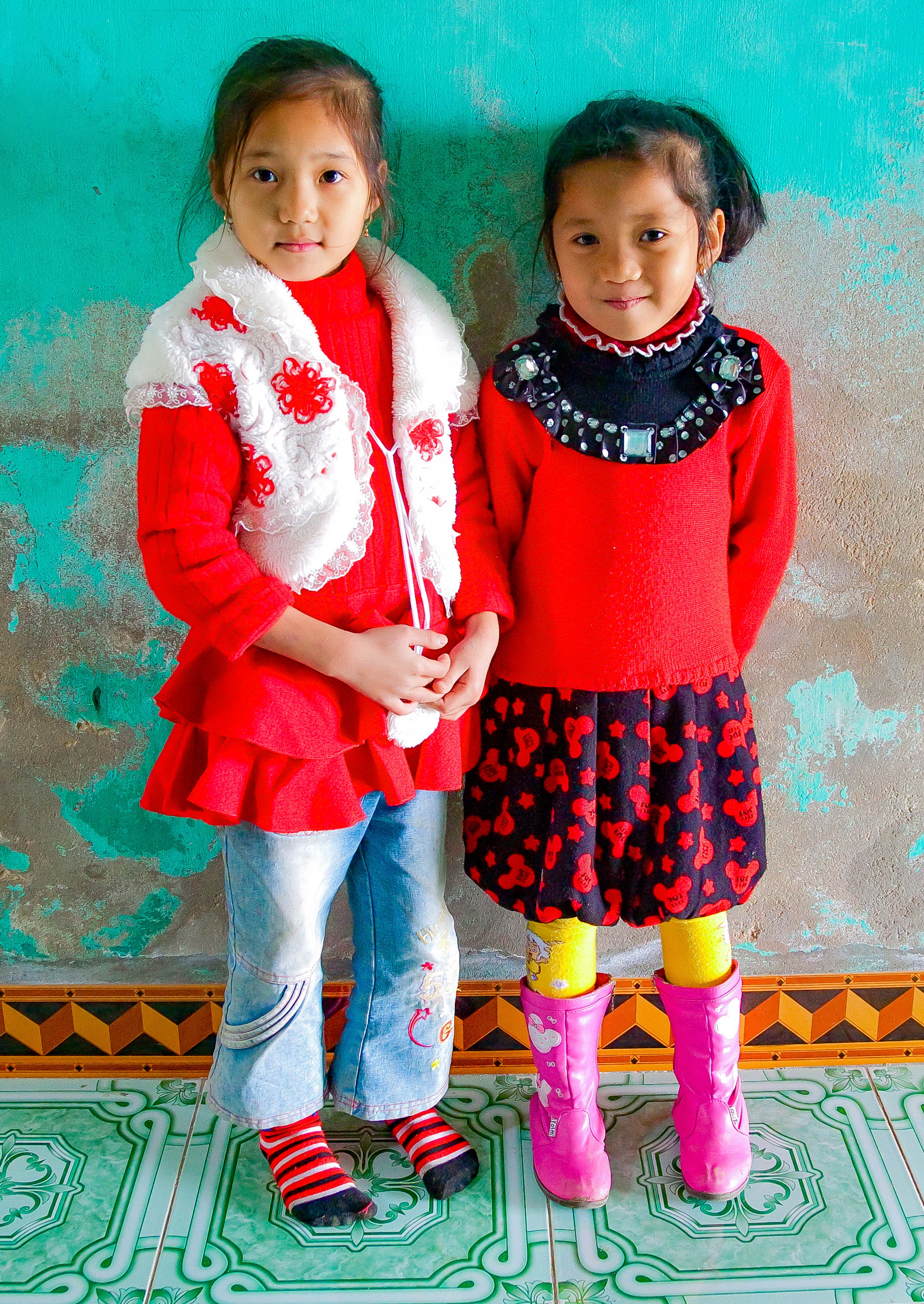 Vietnam, Thanh Hoa Prov, Two Girls, 2010, img_3293