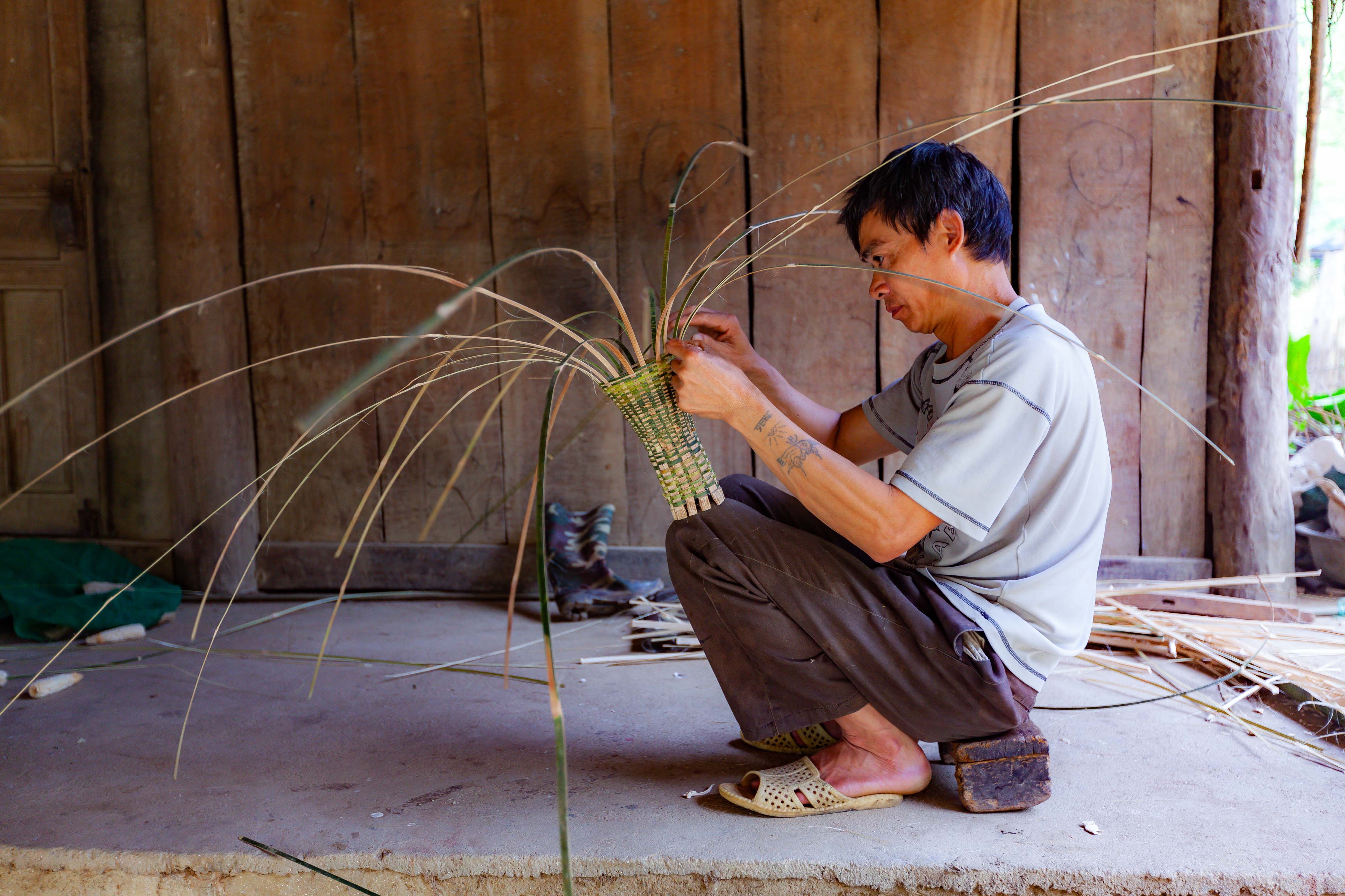 Vietnam, Bac Can Prov, Making Basket, 2011, IMG 0478