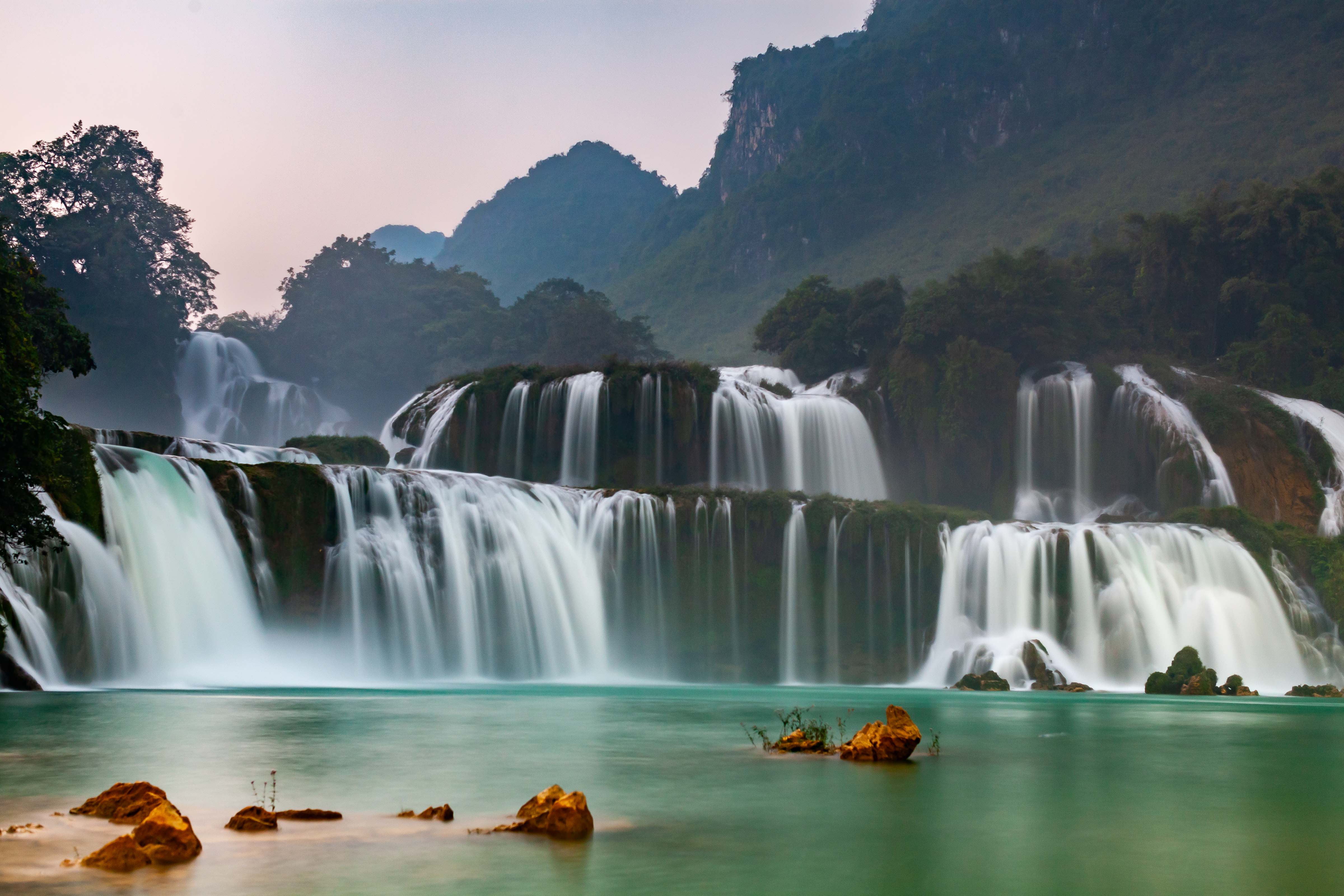 Vietnam, Cao Bang Prov, Waterfall, 2011, IMG 0775