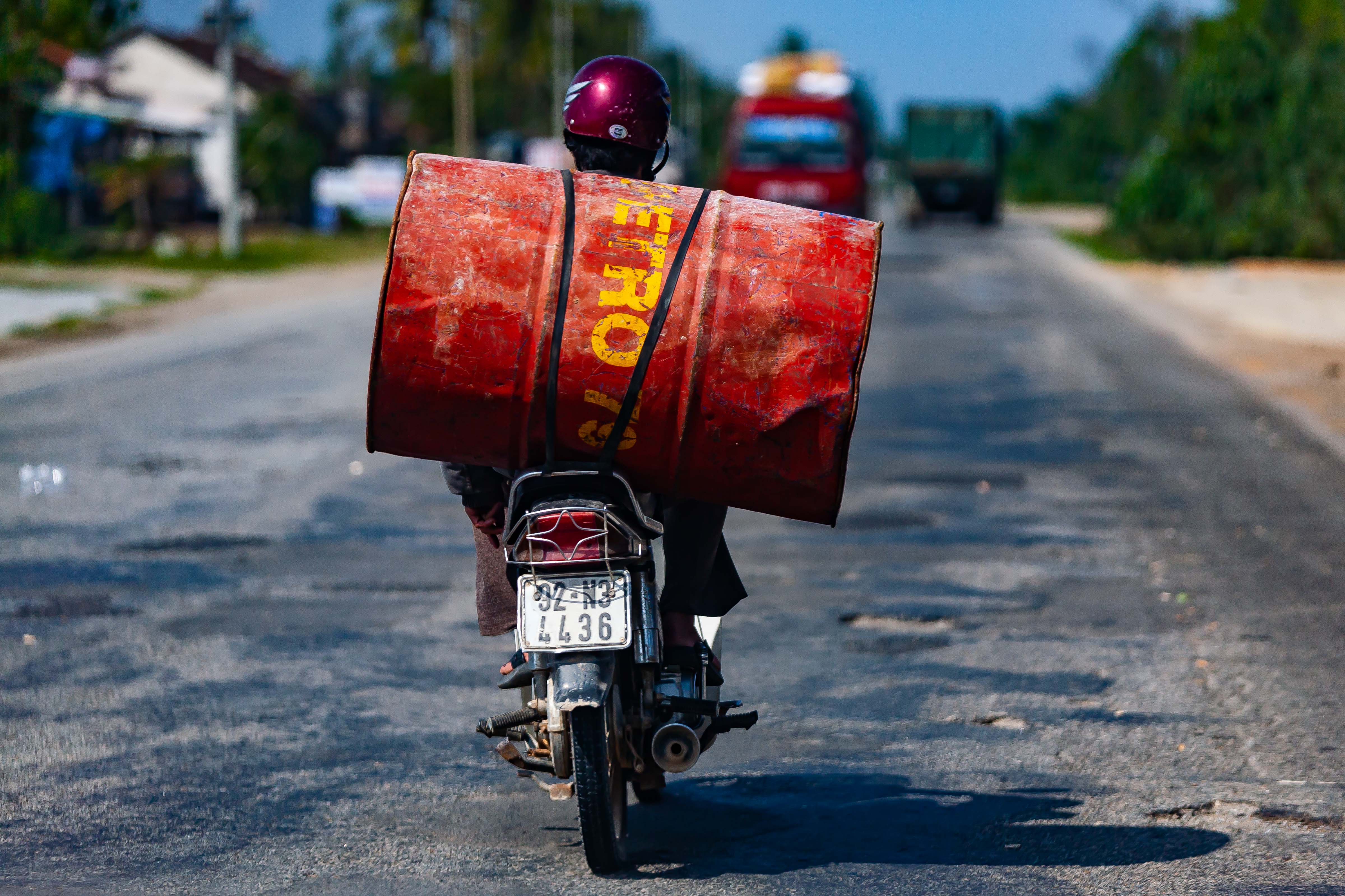 Vietnam, Quang Ngai Prov, Barrel Transport, 2010, IMG 2630
