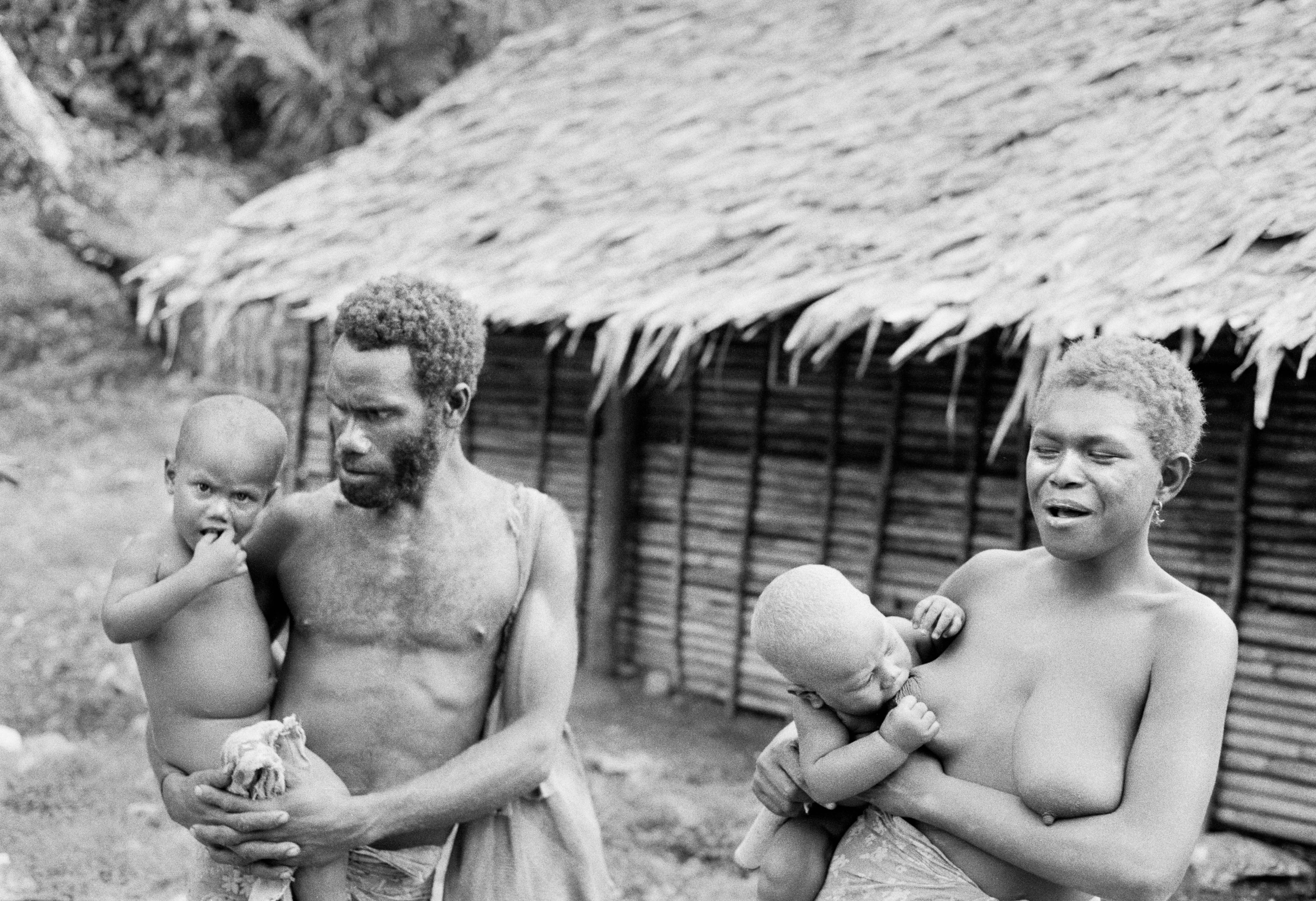 Umbuni, Wife and Children