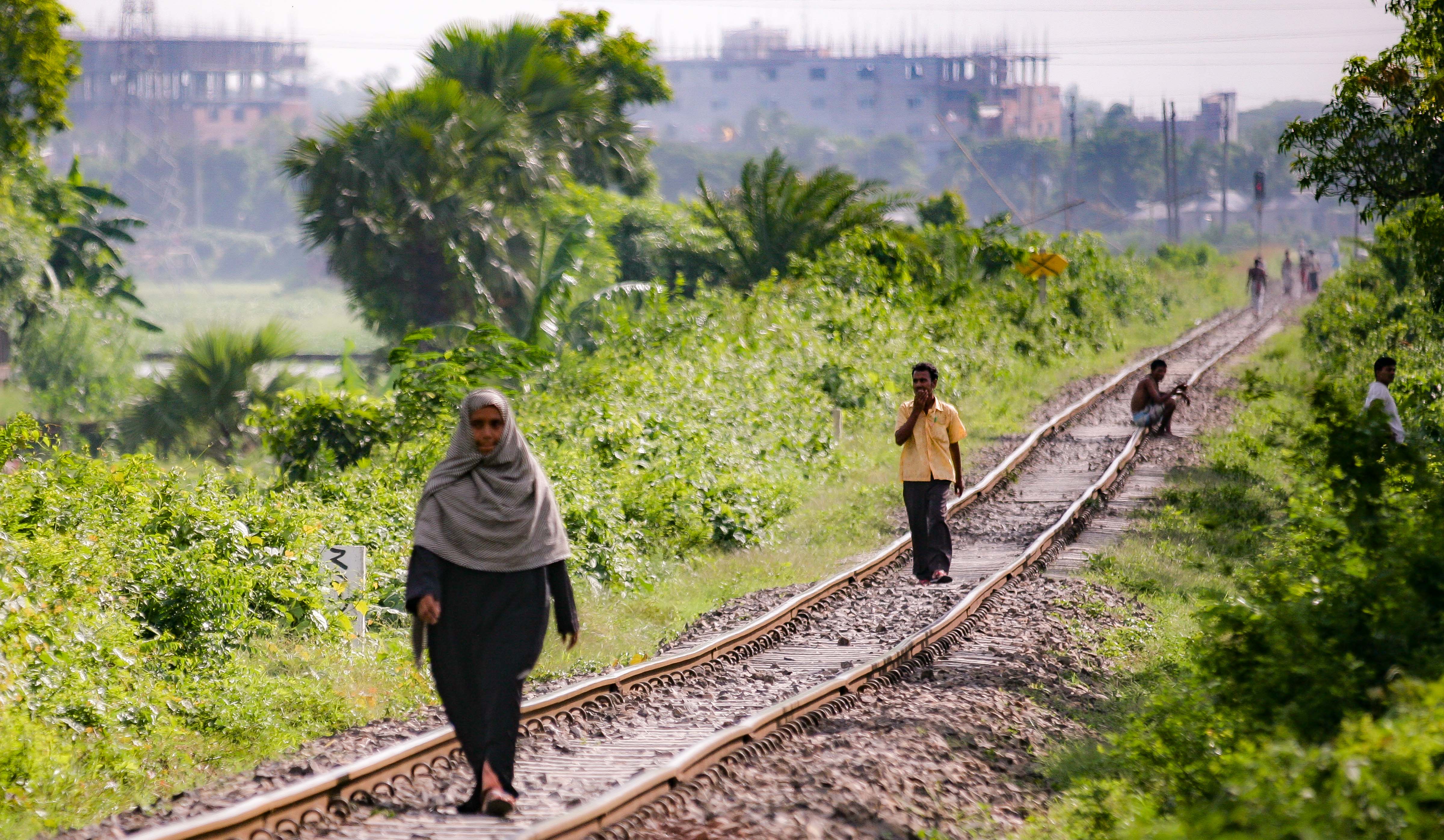 Bangladesh, Gazipur Prov, People On Tracks, 2009, IMG 7983