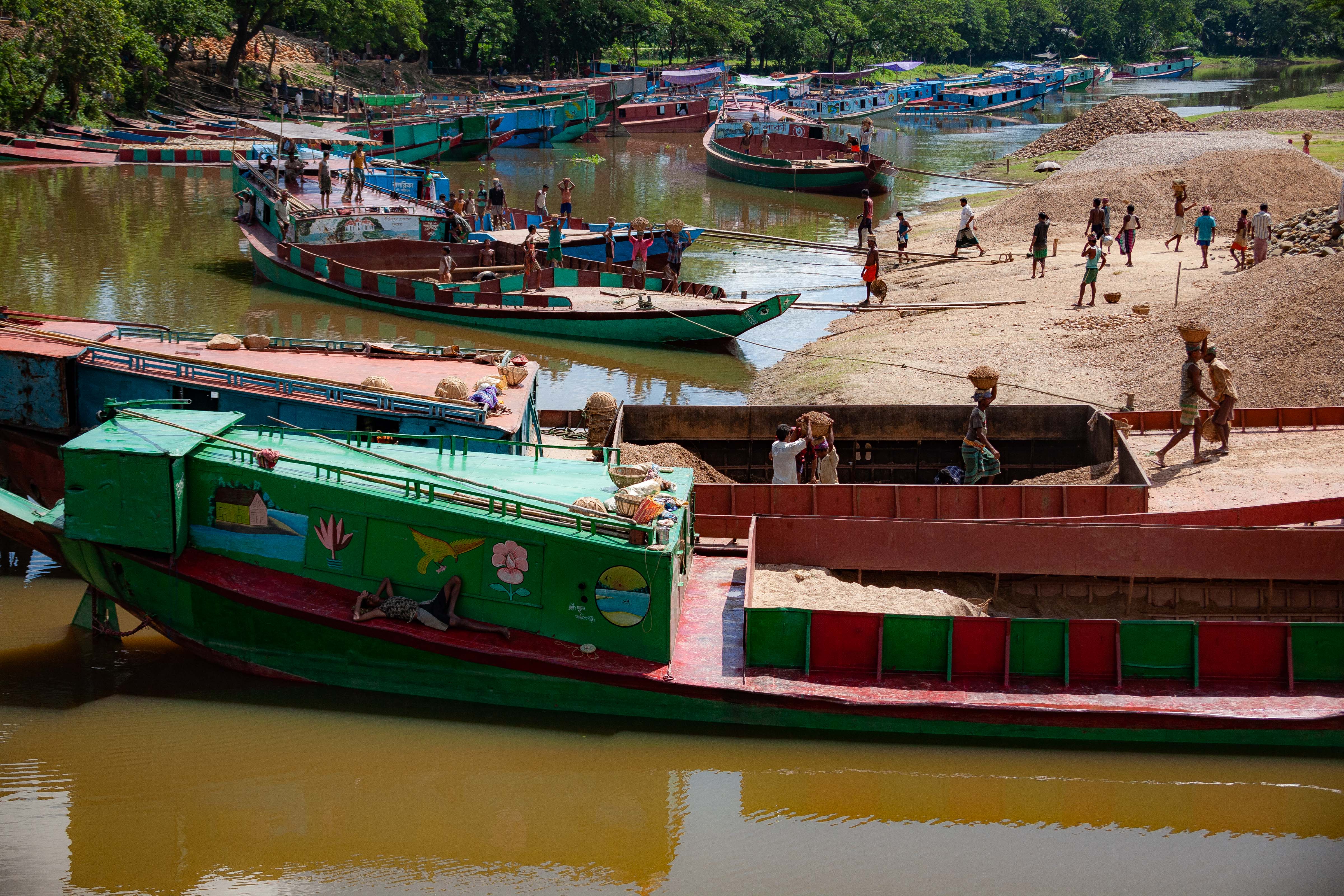 Bangladesh, Kishorenganj Prov, Loading Boat Scene, 2009, IMG 8708