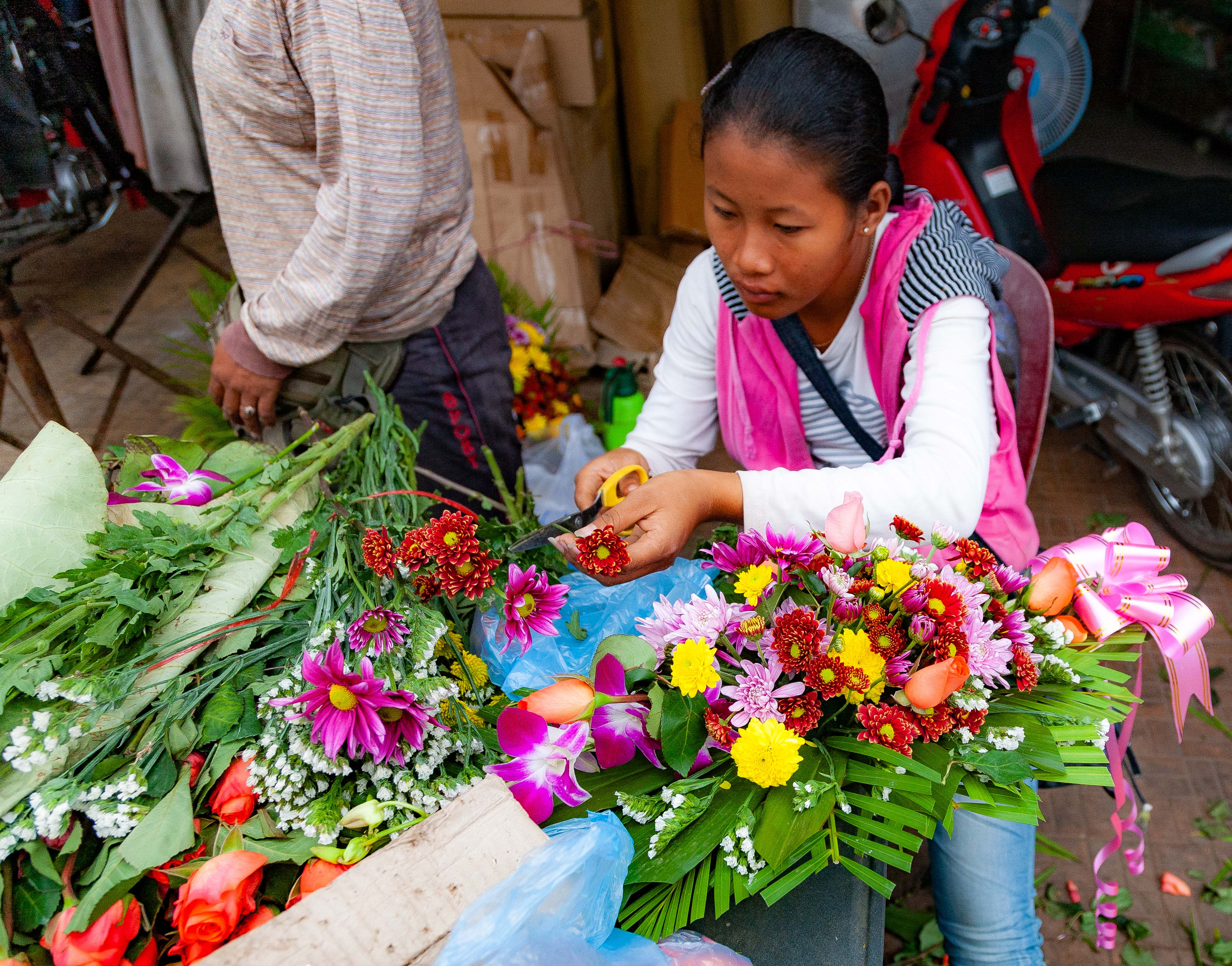 Cambodia, Kampong Chaam Prov, Flower Vendor, 2010, IMG 5352
