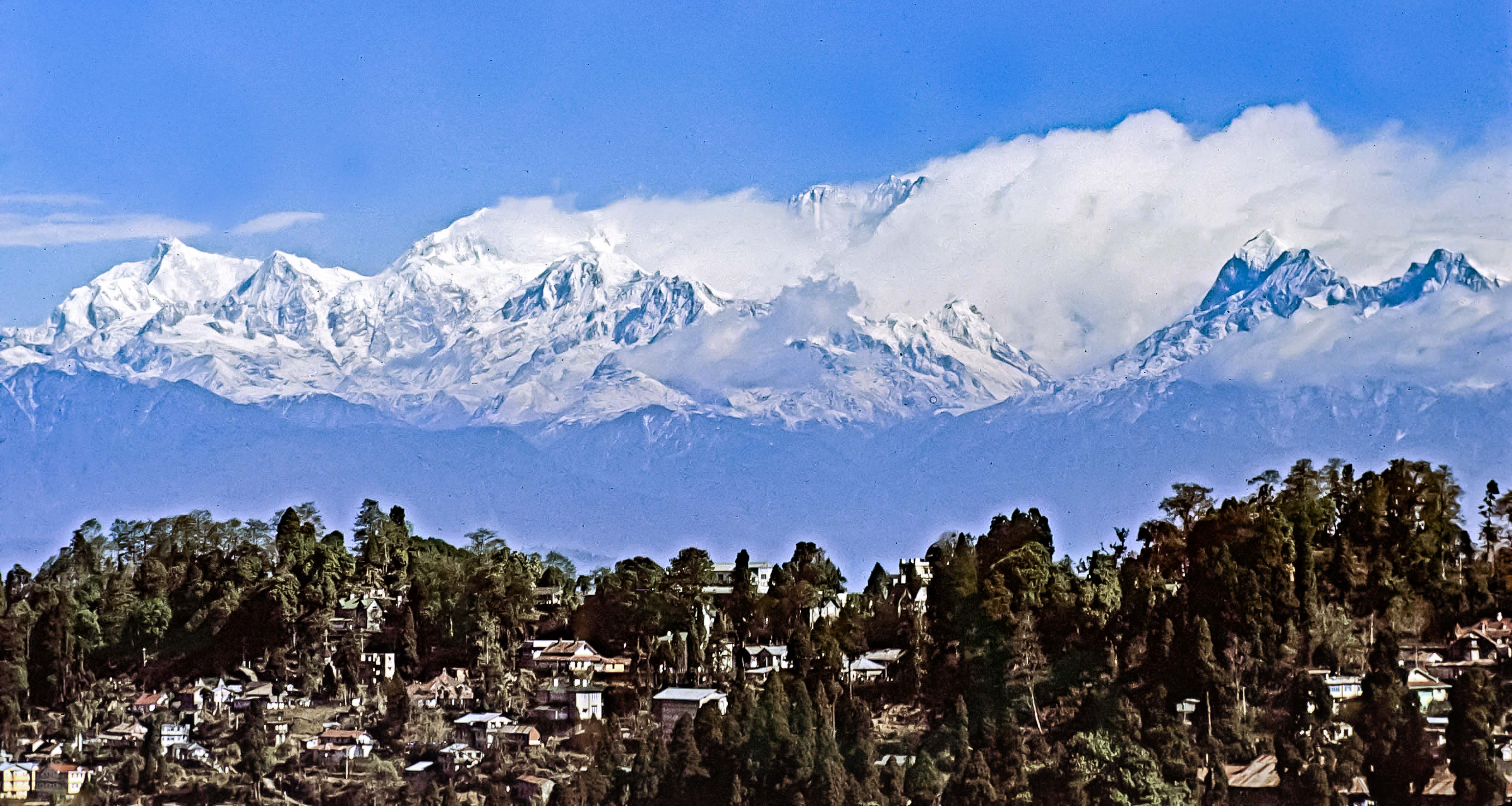 India, Darjeeling, Kanchenjunga Massif, 1984