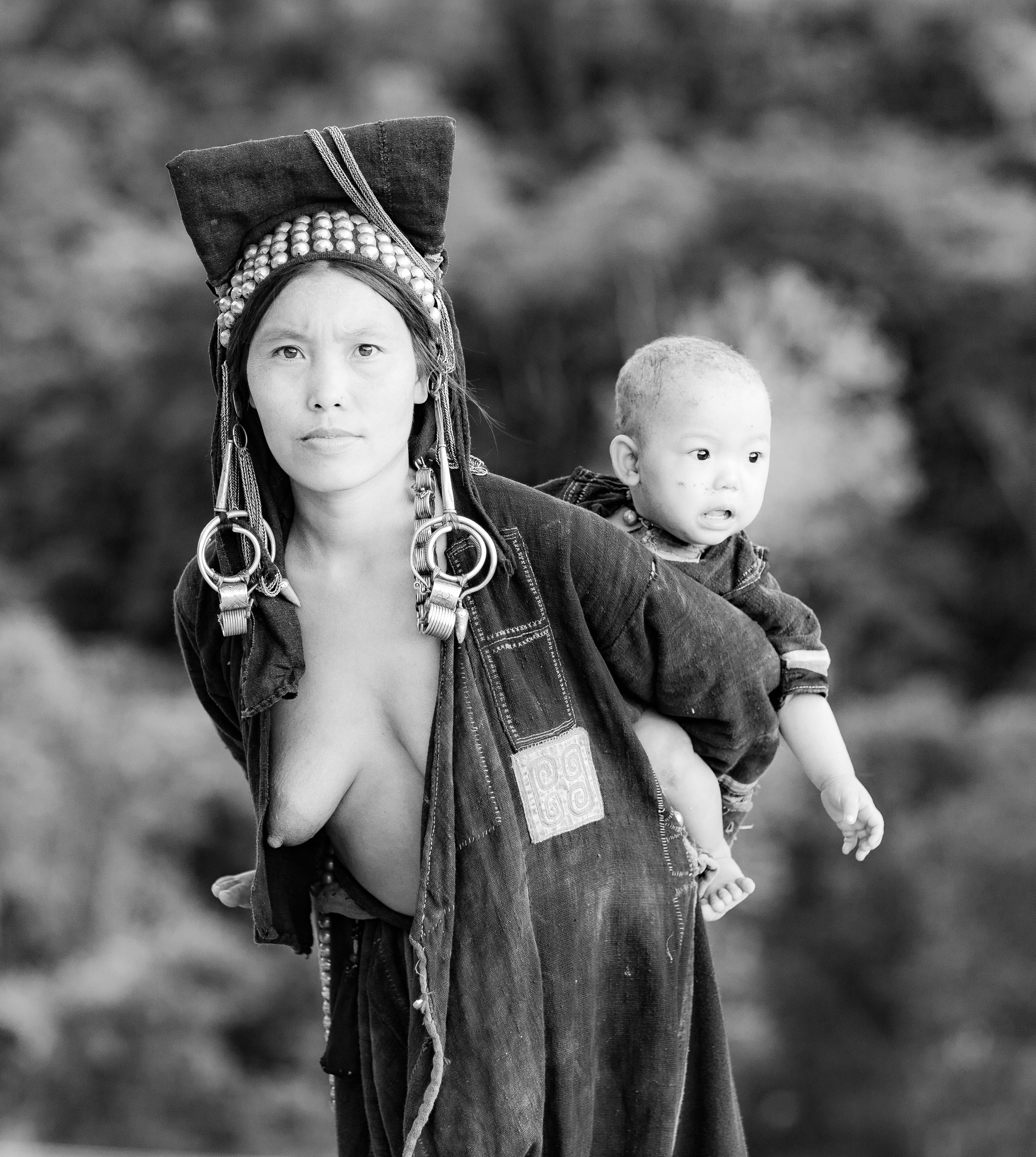 Laos, Phongsali Prov, Tribeswoman And Child, 2011, IMG 1153BWCU1