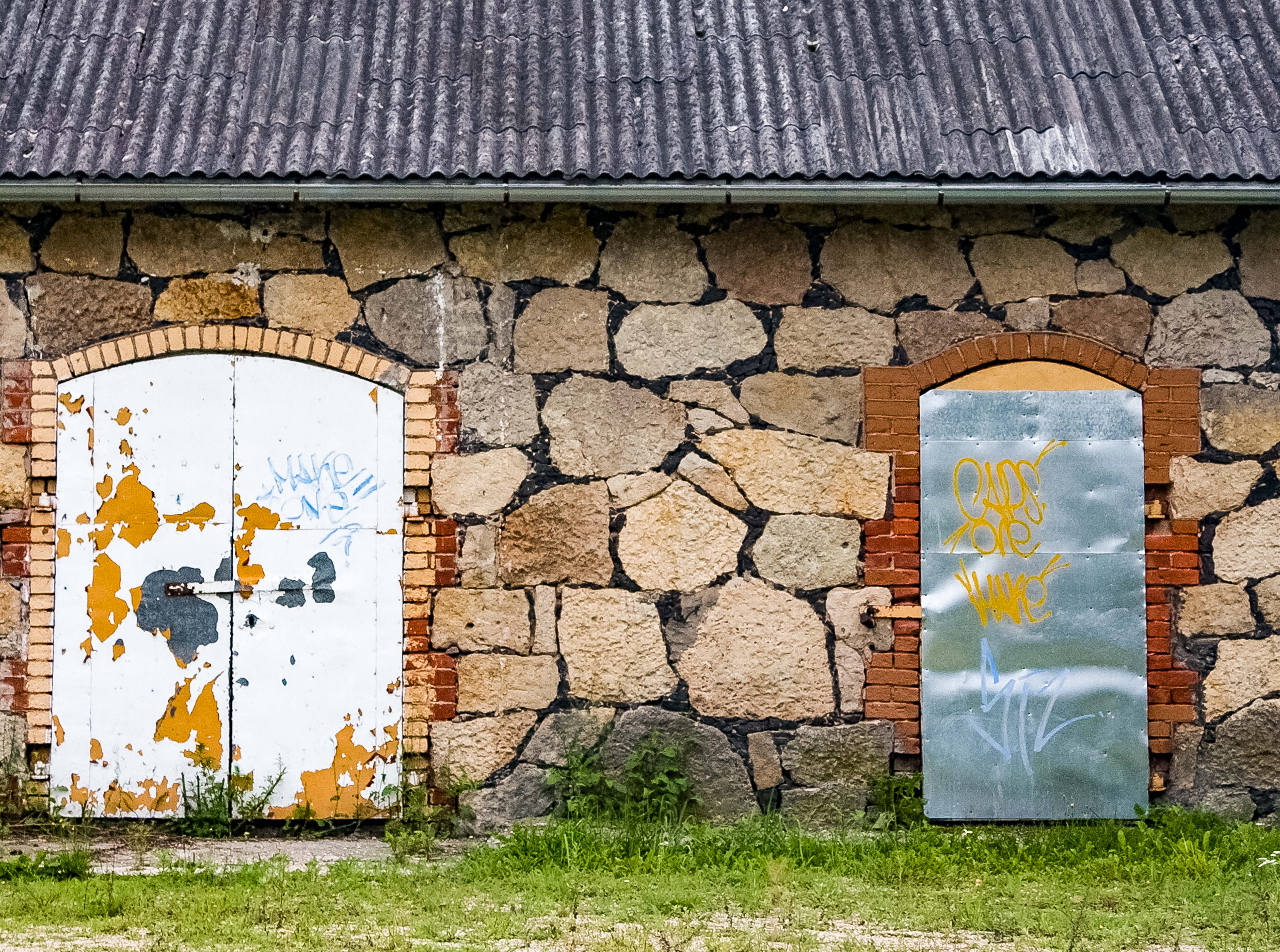 Latvia, Aizkraukles Prov, Wall, 2010, IMG_1907