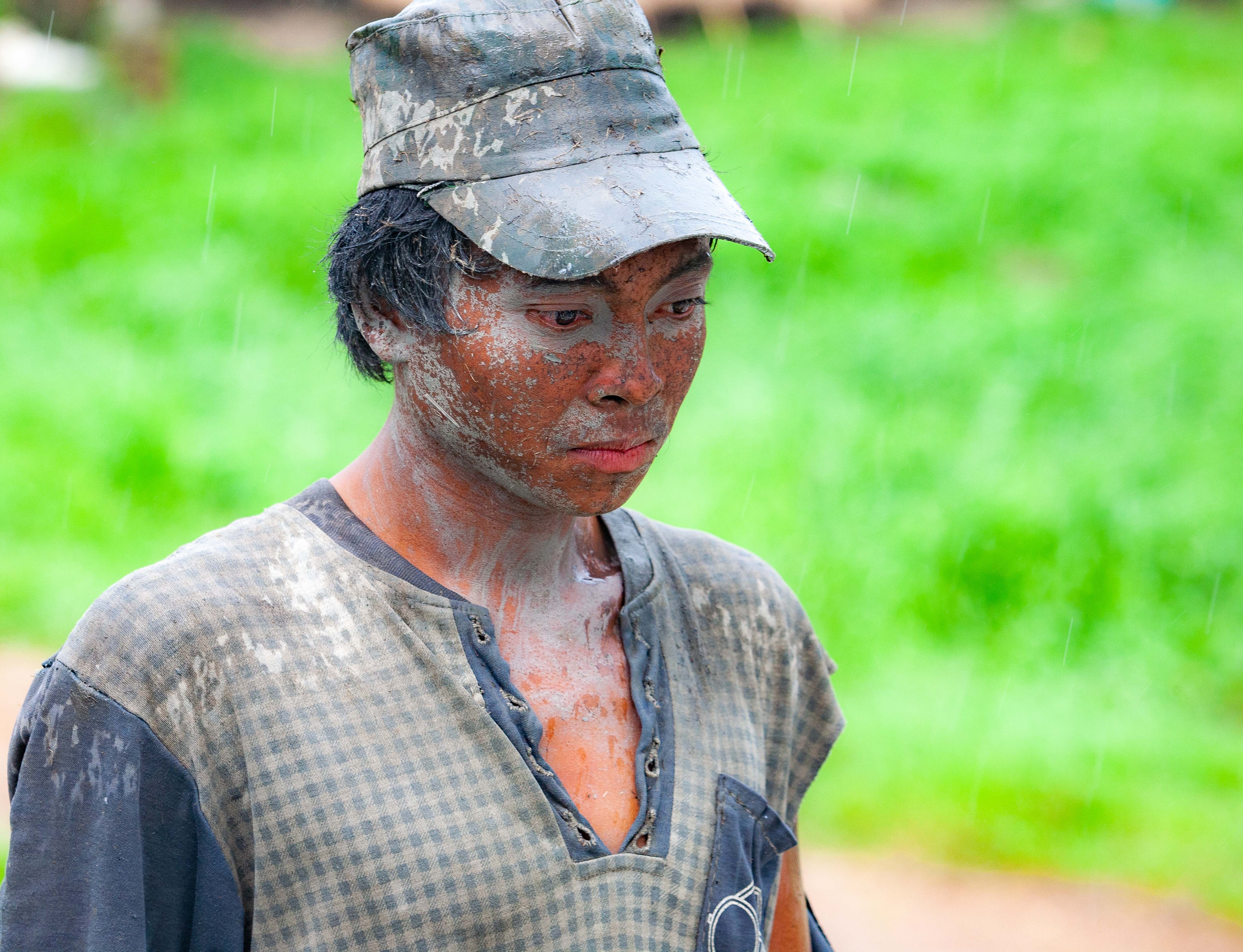 Myanmar, Ayeyarwady Prov, Worker, 2009, IMG 0301