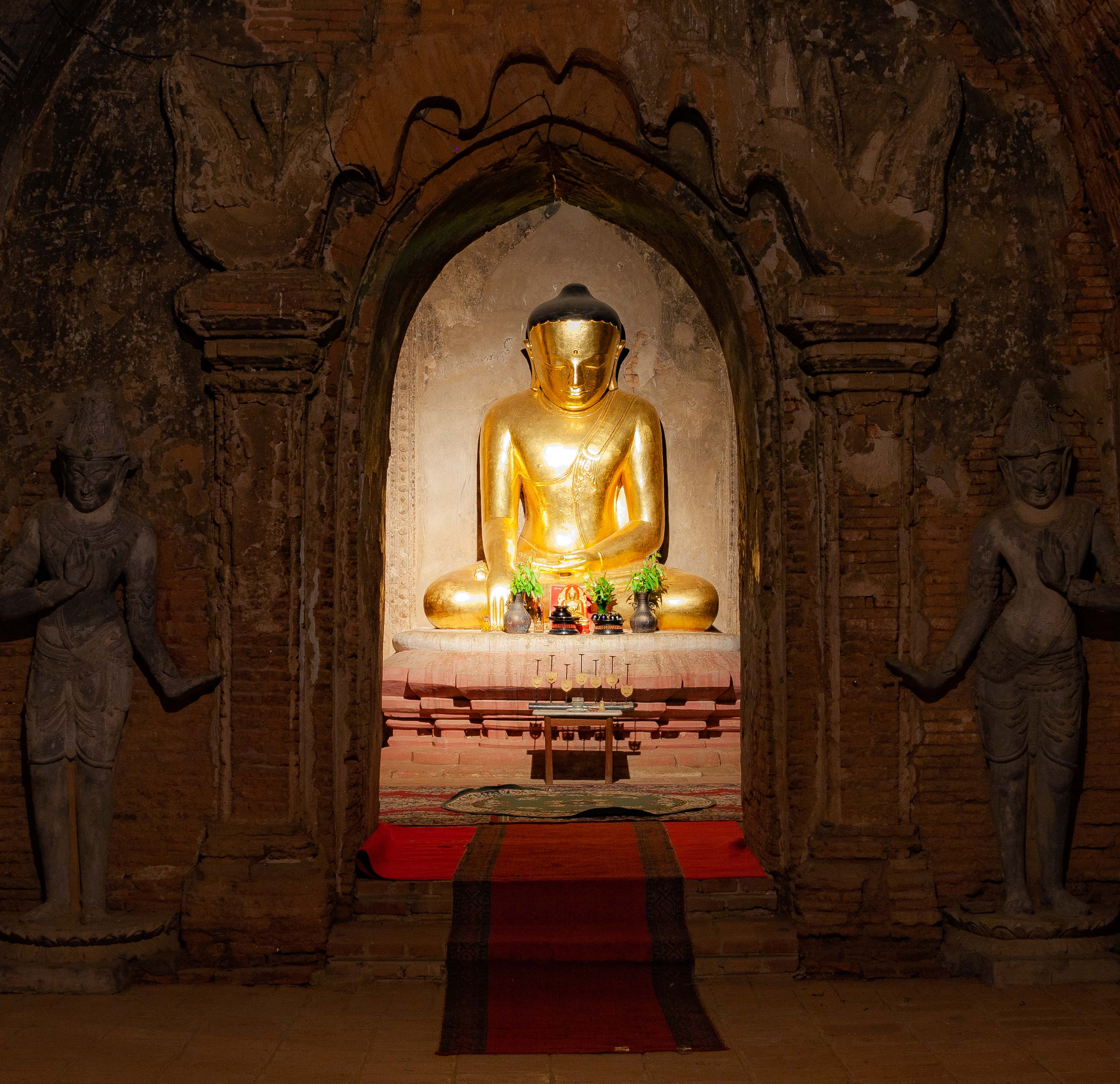 Myanmar, Mandalay Prov, Bagan Temple Buddha, 2009, IMG 4877
