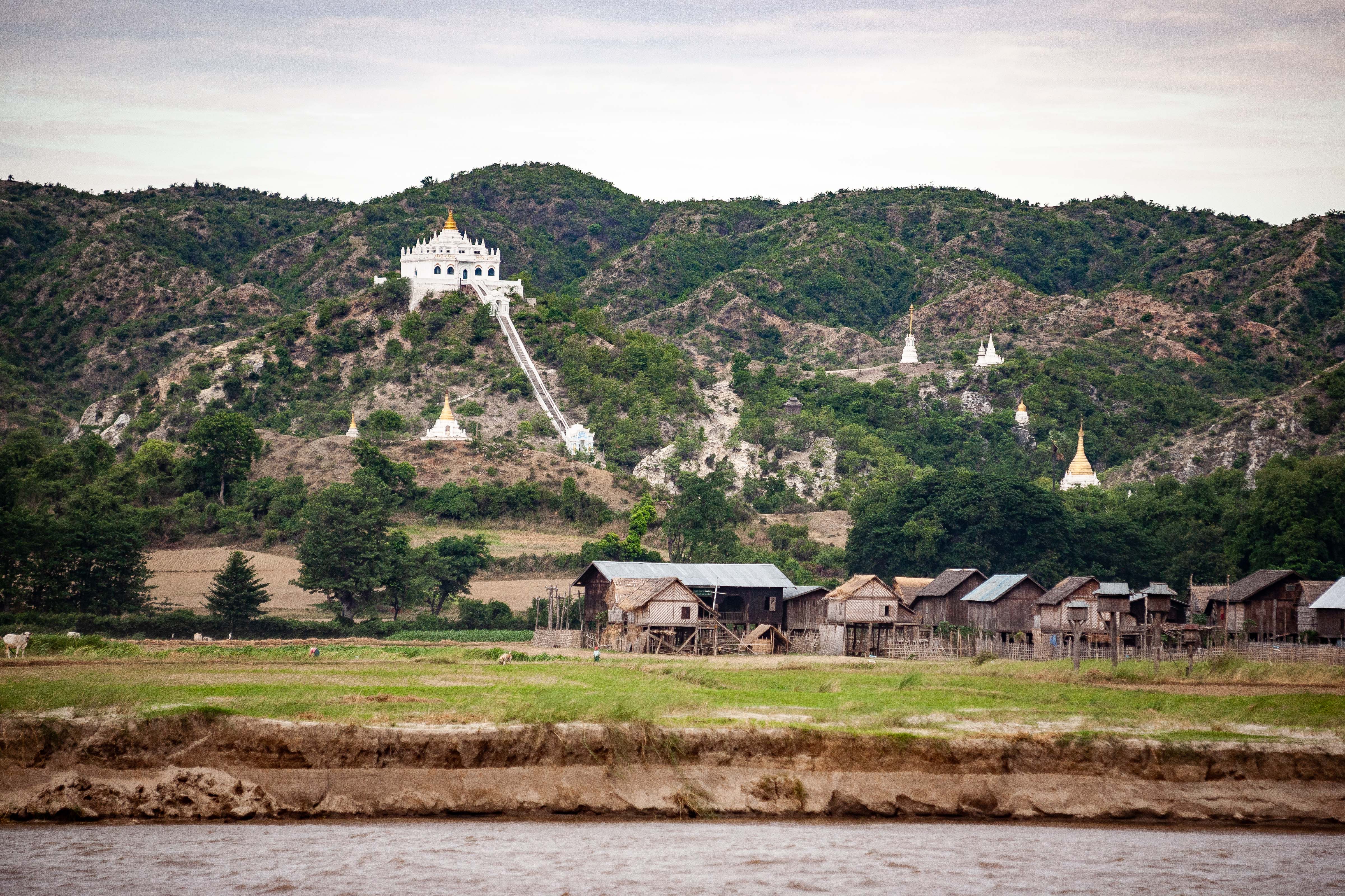 Myanmar, Sagaing Prov, Hillside Temple, 2009, IMG 4097