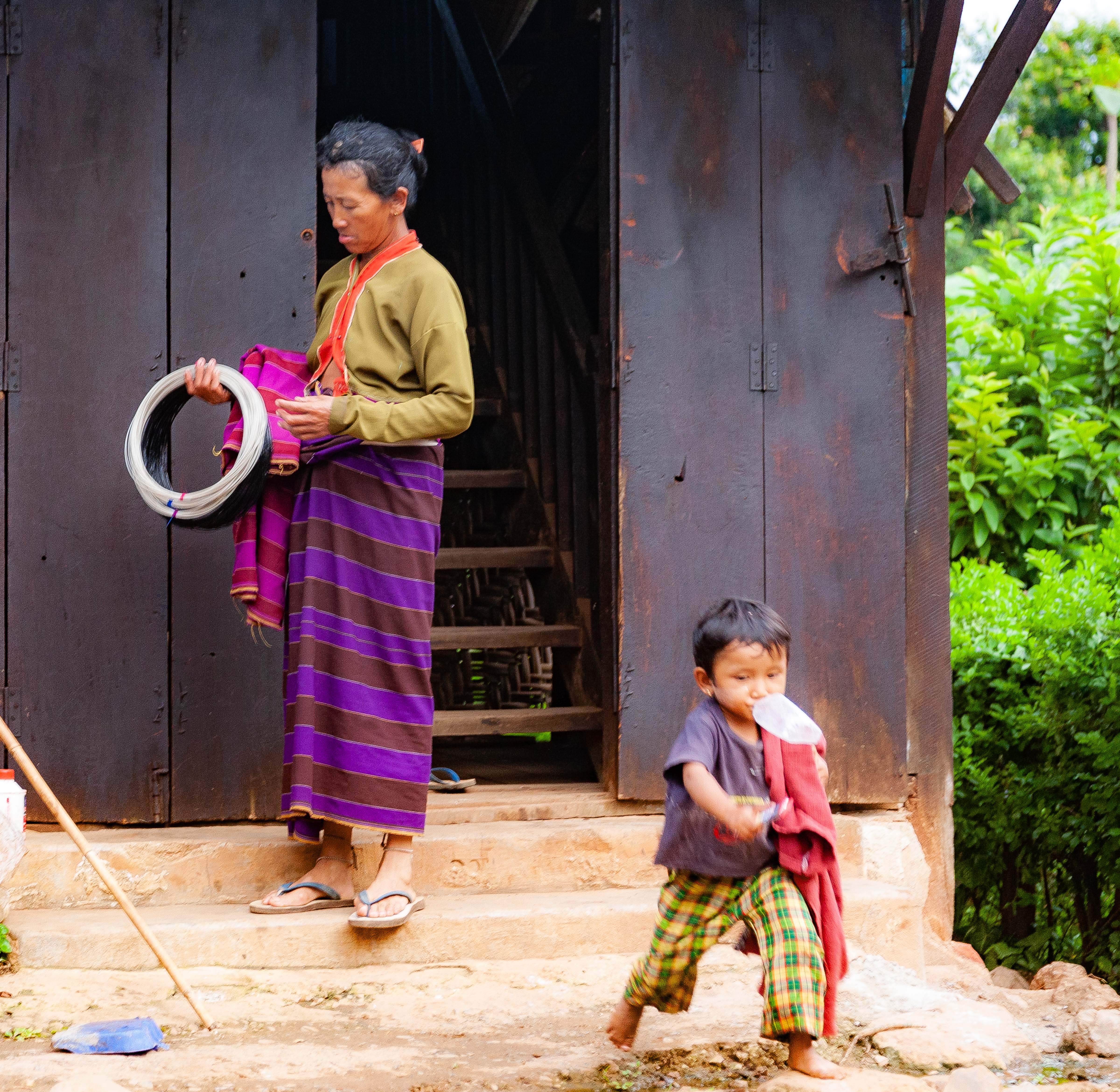 Myanmar, Shan Prov, Family Child, 2009, IMG 4271