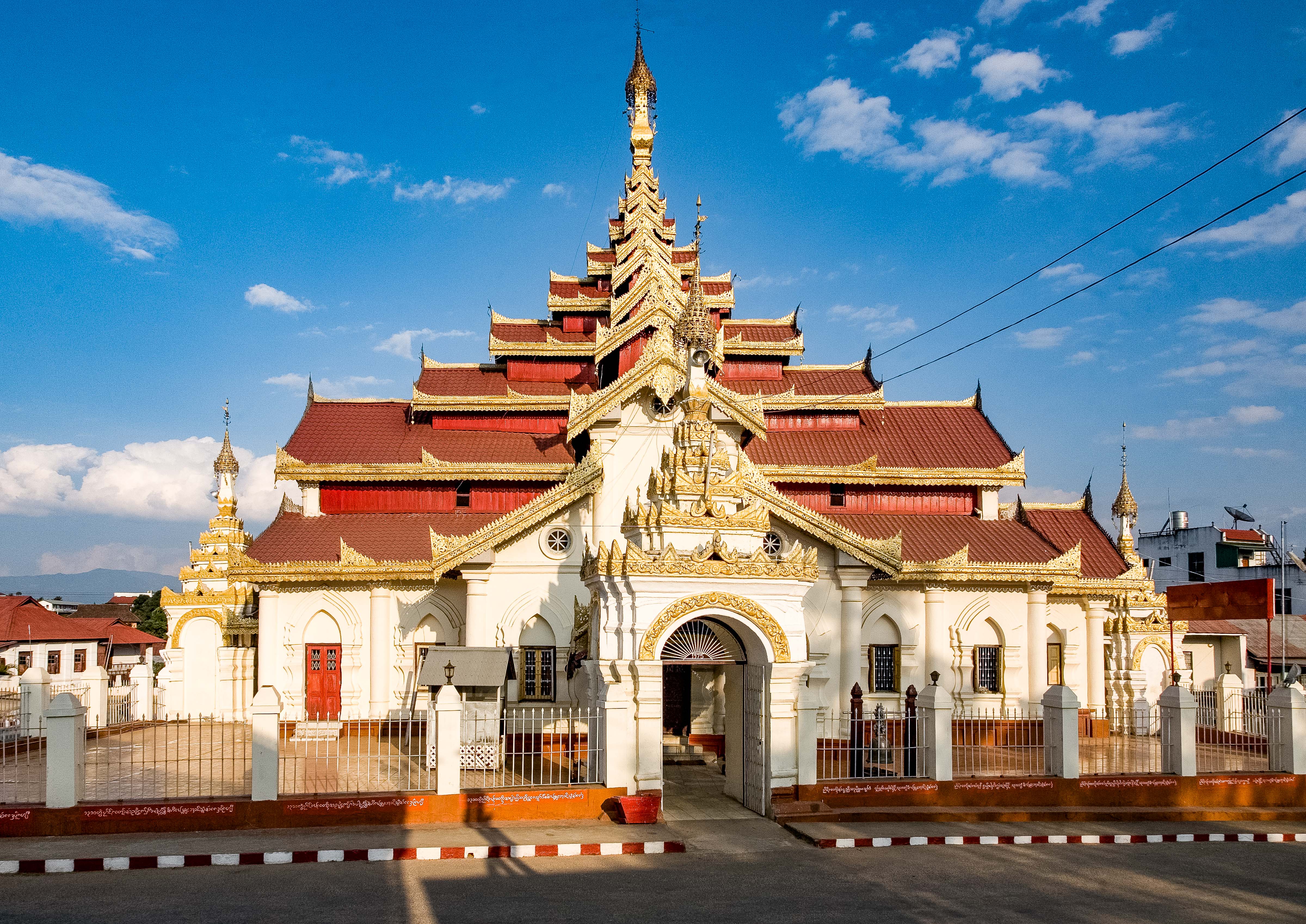 Myanmar, Shan Prov, Khayaing Tong Temple, 2008, IMG 7537