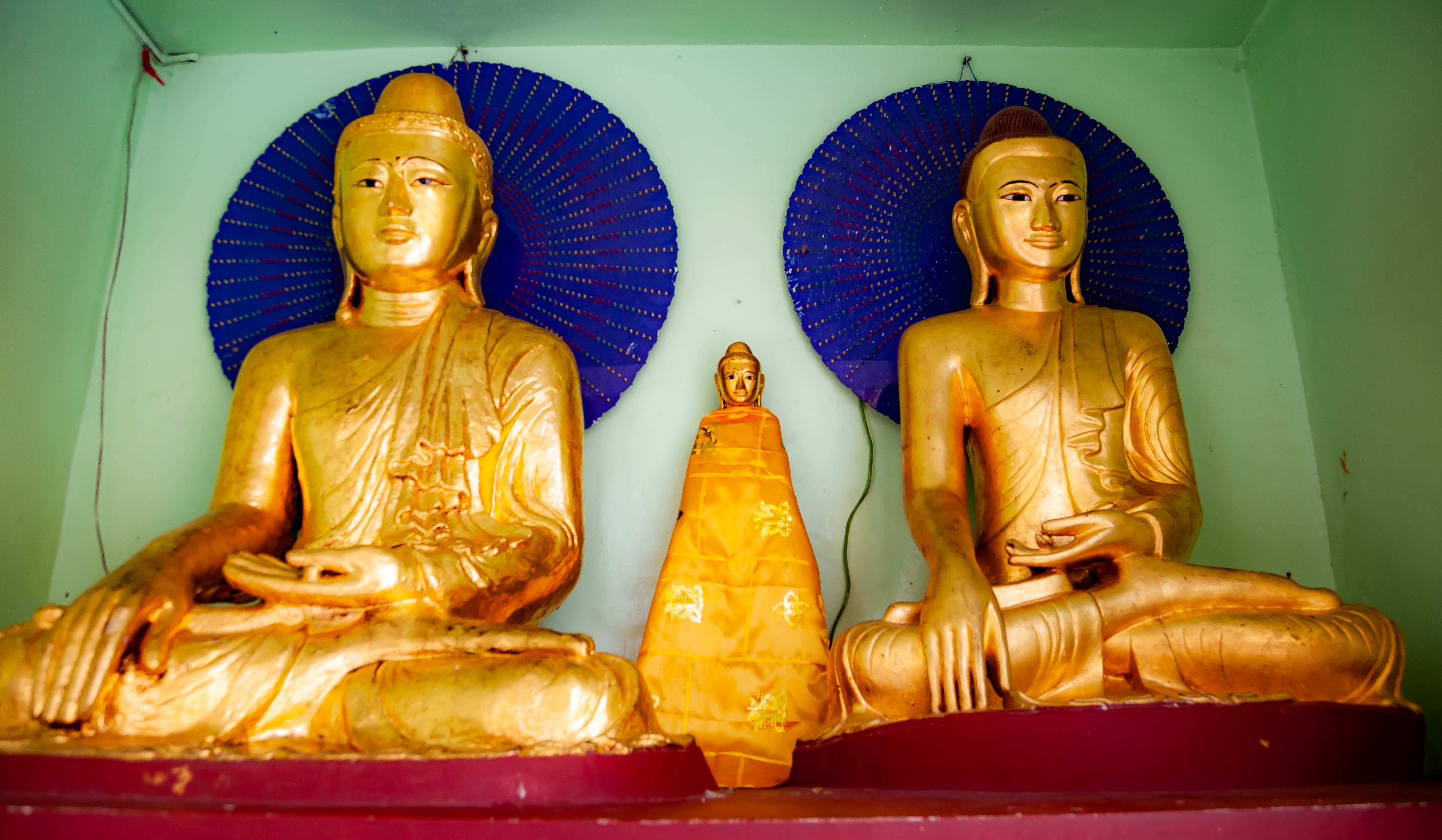 Myanmar, Yangon Prov, Golden Budda, 2009, IMG 5267