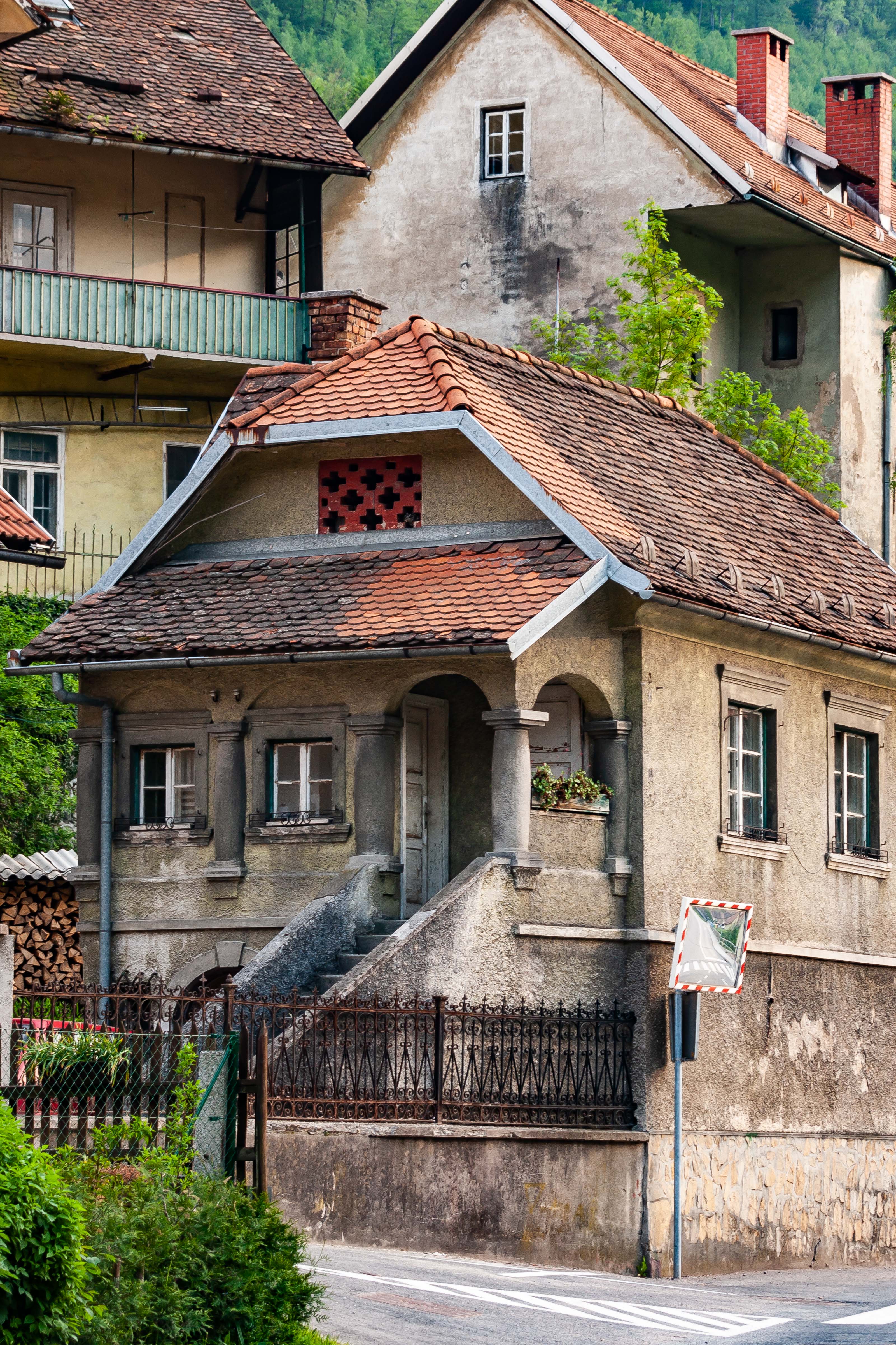 Slovenia, Trzic Prov, Corner House, 2006, IMG 6342