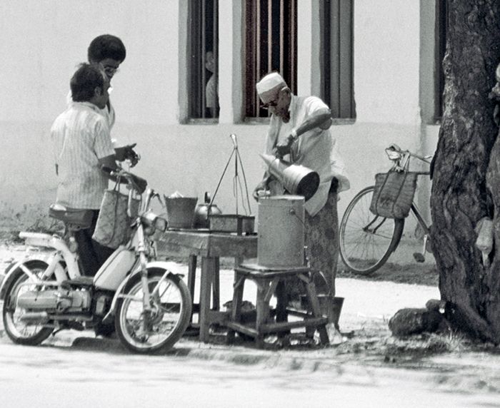 Tanzania, Mjini Magharibi Prov, Zanzibar Coffee Vendor, 1984, 35mm.1