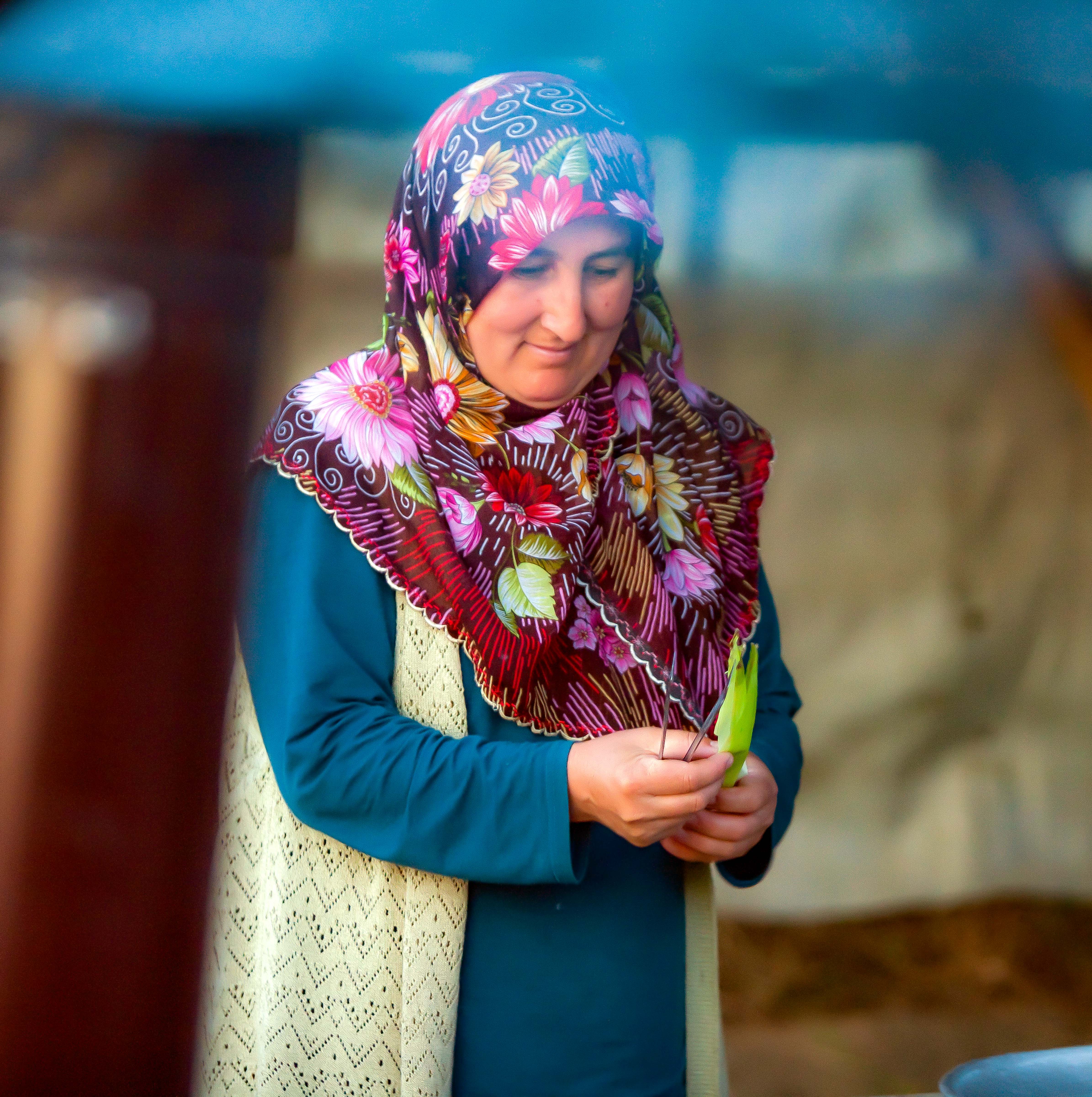 Turkey, Kocaeli Prov, Corn Woman, 2010, IMG 6688r2