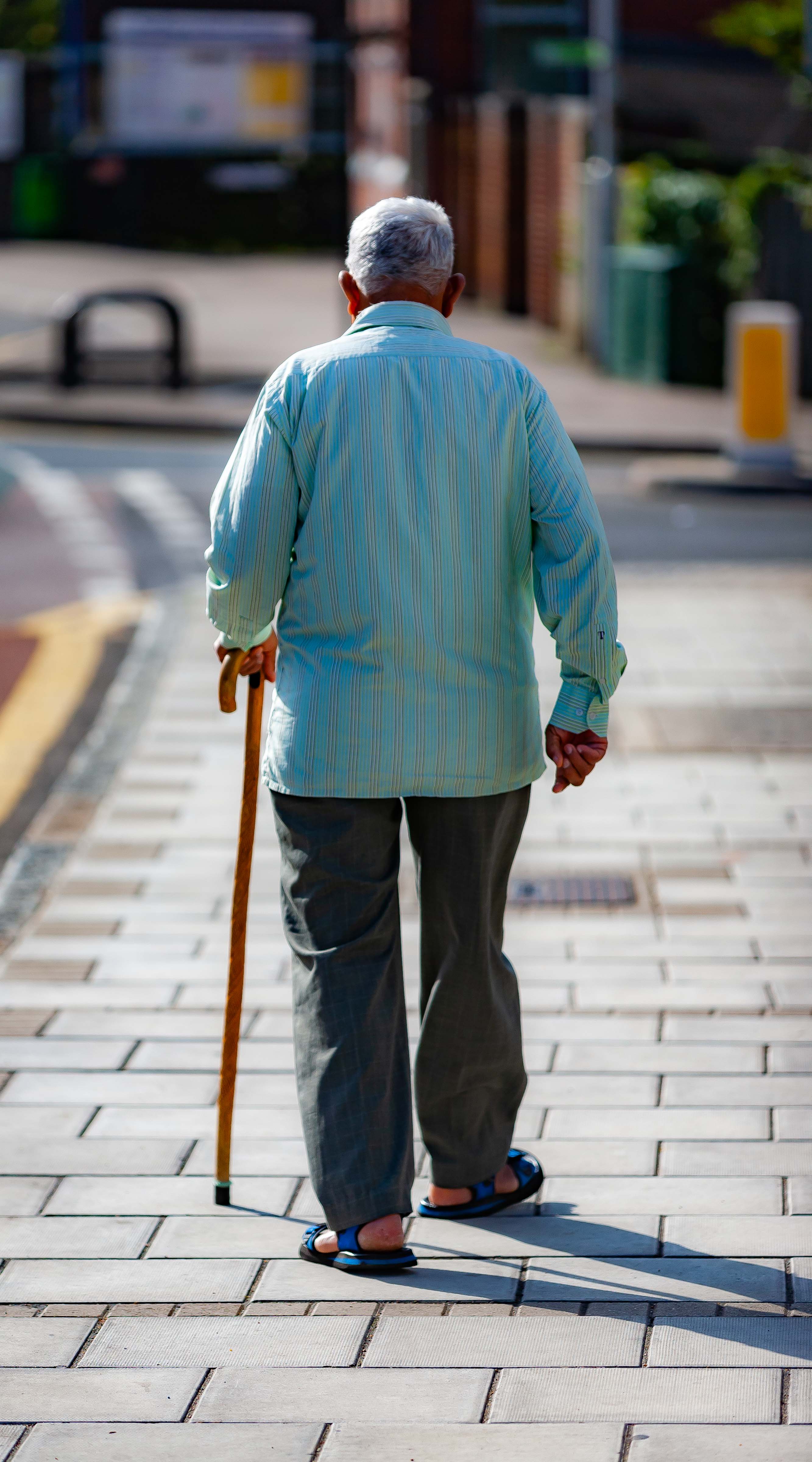 UK, Ealing (London) Prov, Old Man Walking, 2009, IMG 3173