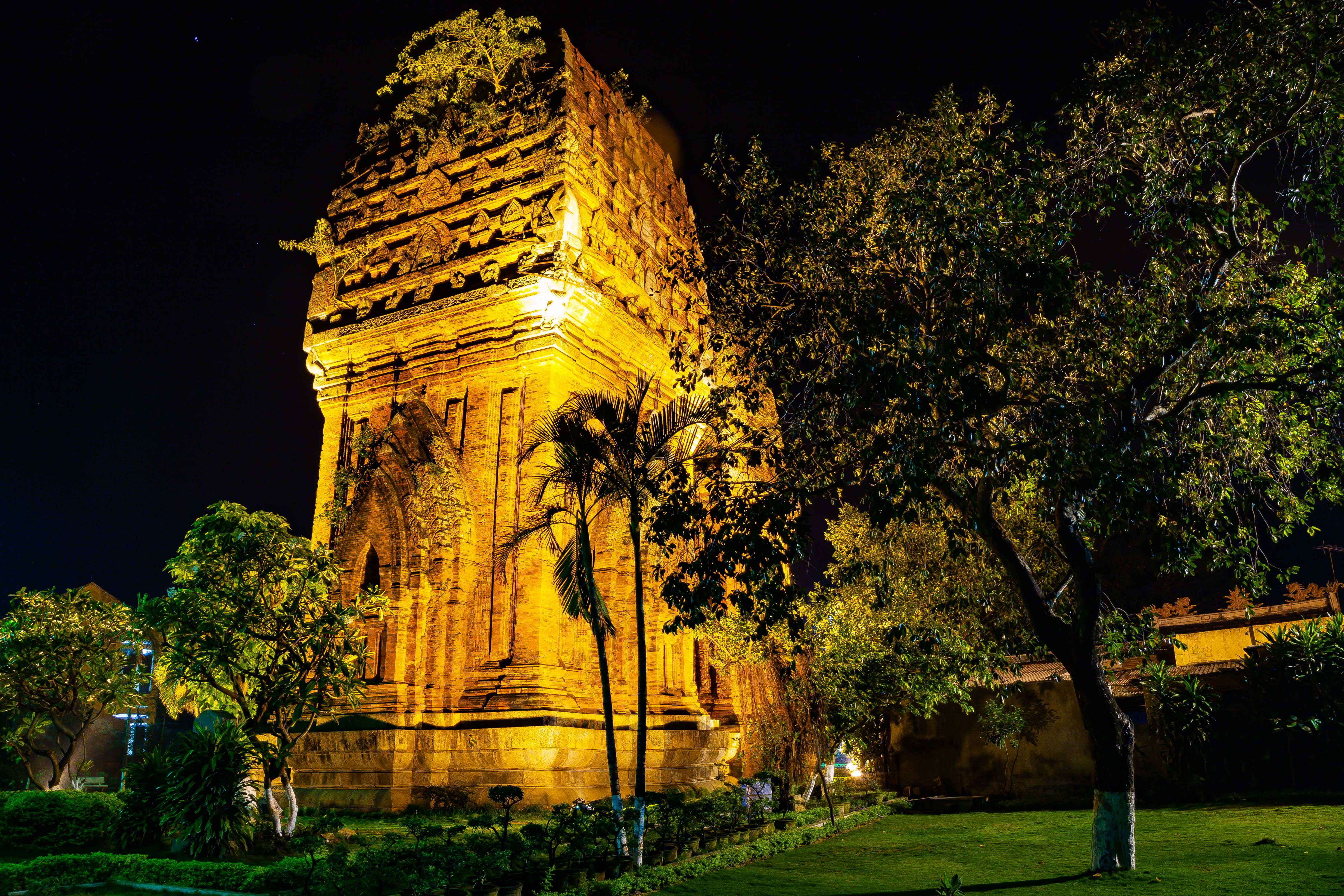 Vietnam, Binh Dinh Prov, Night Temple, 2010, IMG 2493