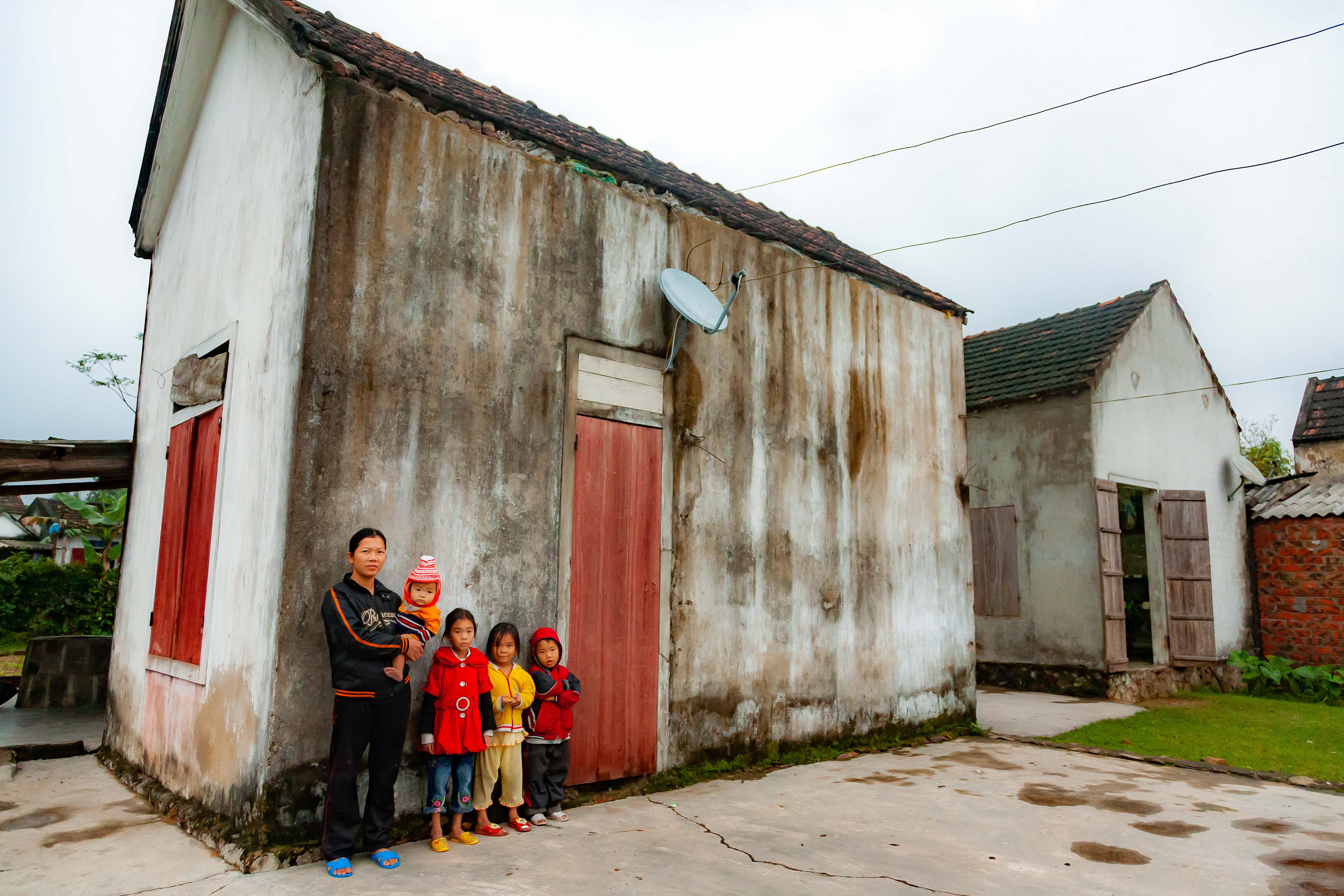 Vietnam, Ha Tinh Prov, House And Family, 2010, IMG 3072