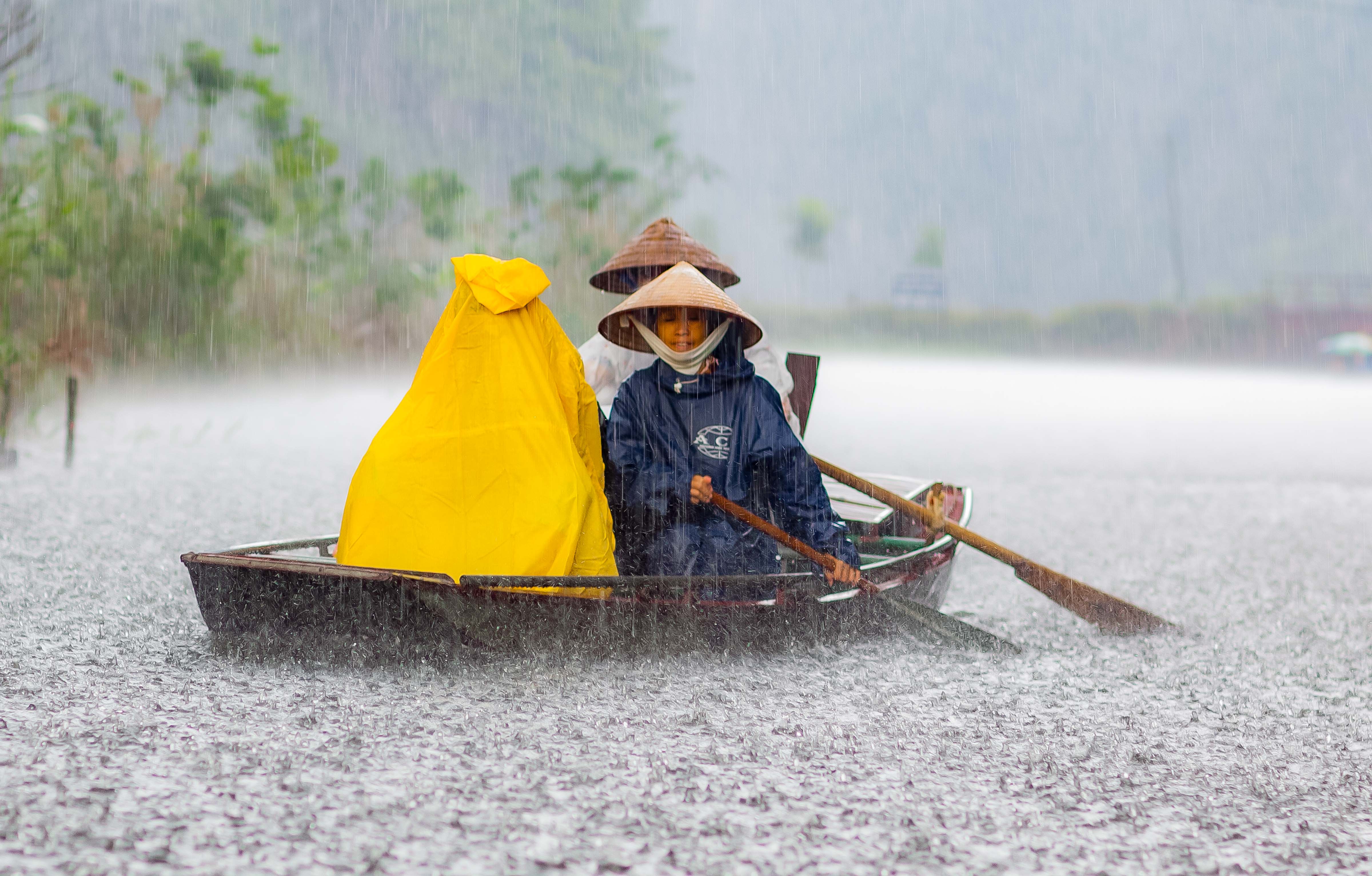 Vietnam, Ninh Binh Prov, Paddlers In The Rain, 2011, IMG 1208r2