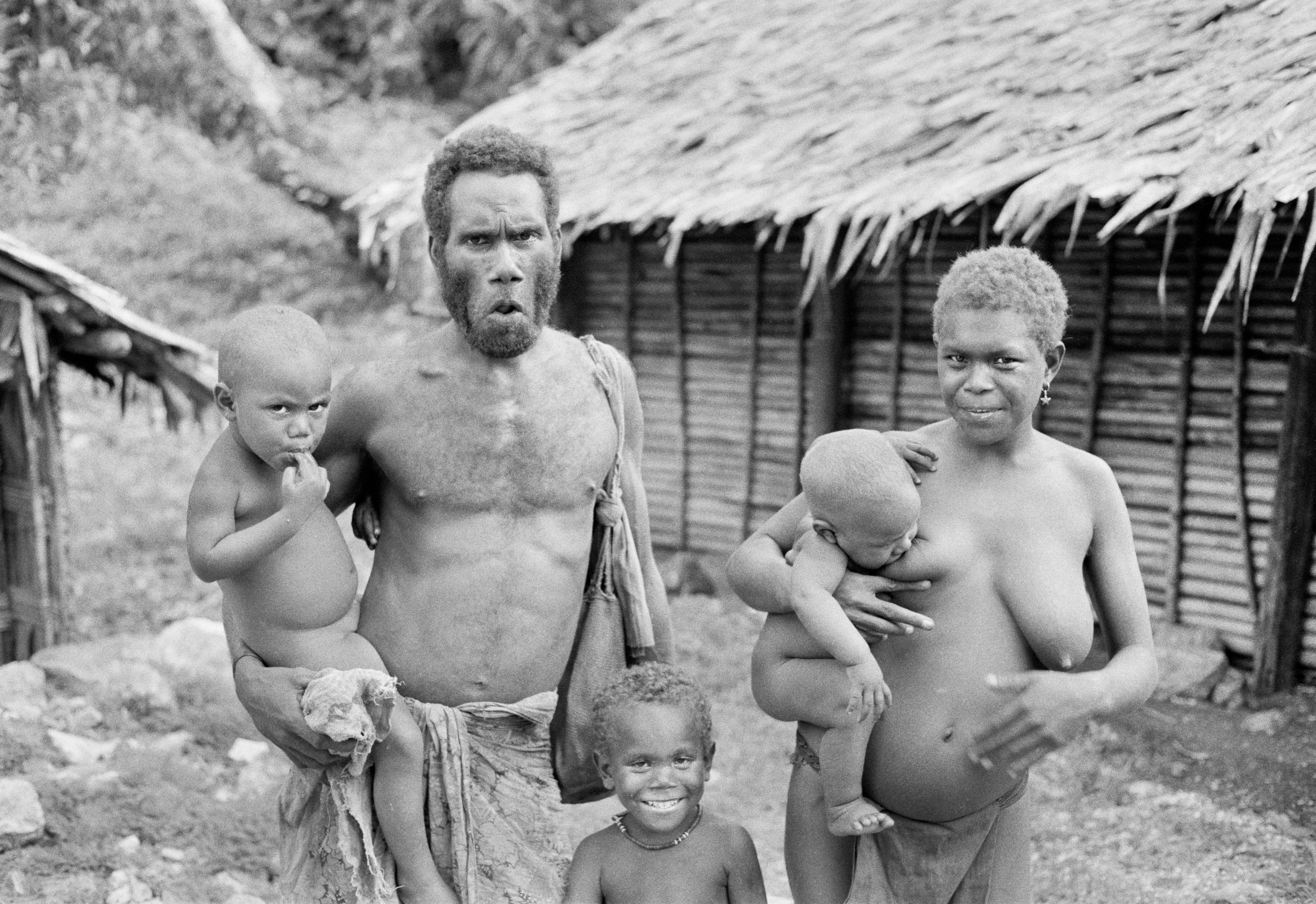 Umbuni, Wife and Children